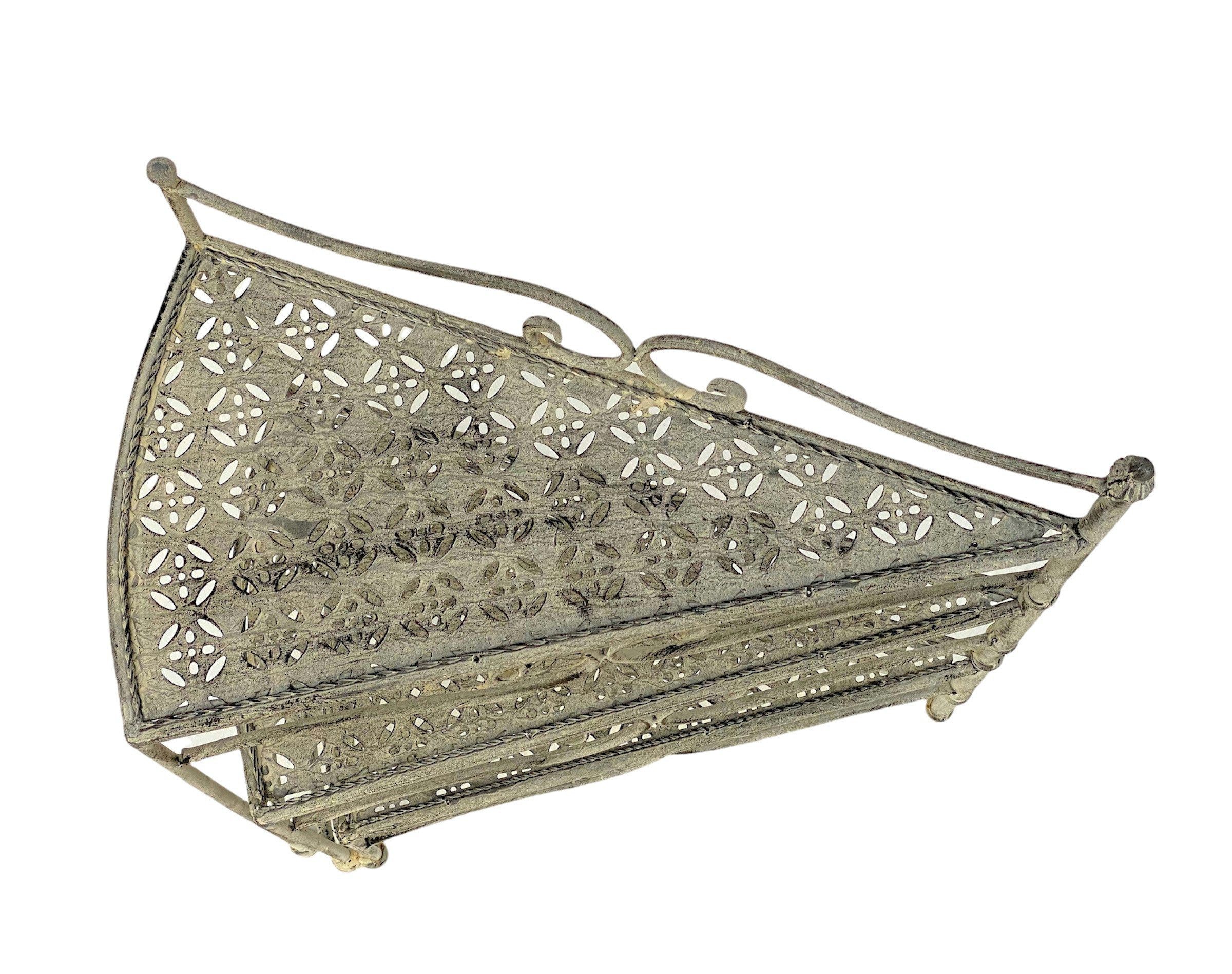 DanDiBo Pflanzentreppe Innen Metall Weiß Grau 55 cm Blumenständer mit 3 Ablagen 96125, Aufklappbar