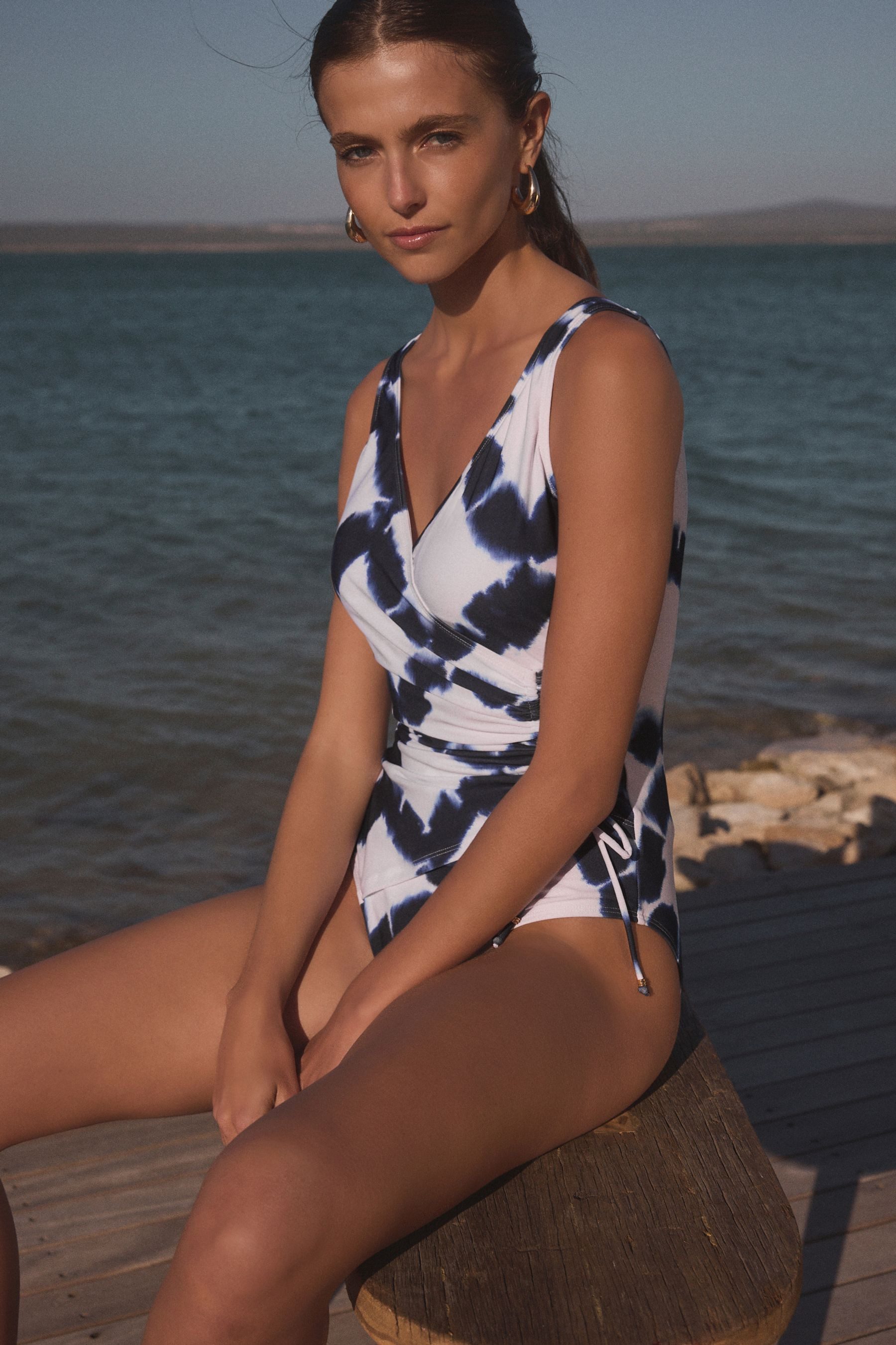 Next Badeanzug Bauchformender Badeanzug mit seitlicher Raffung (1-St)