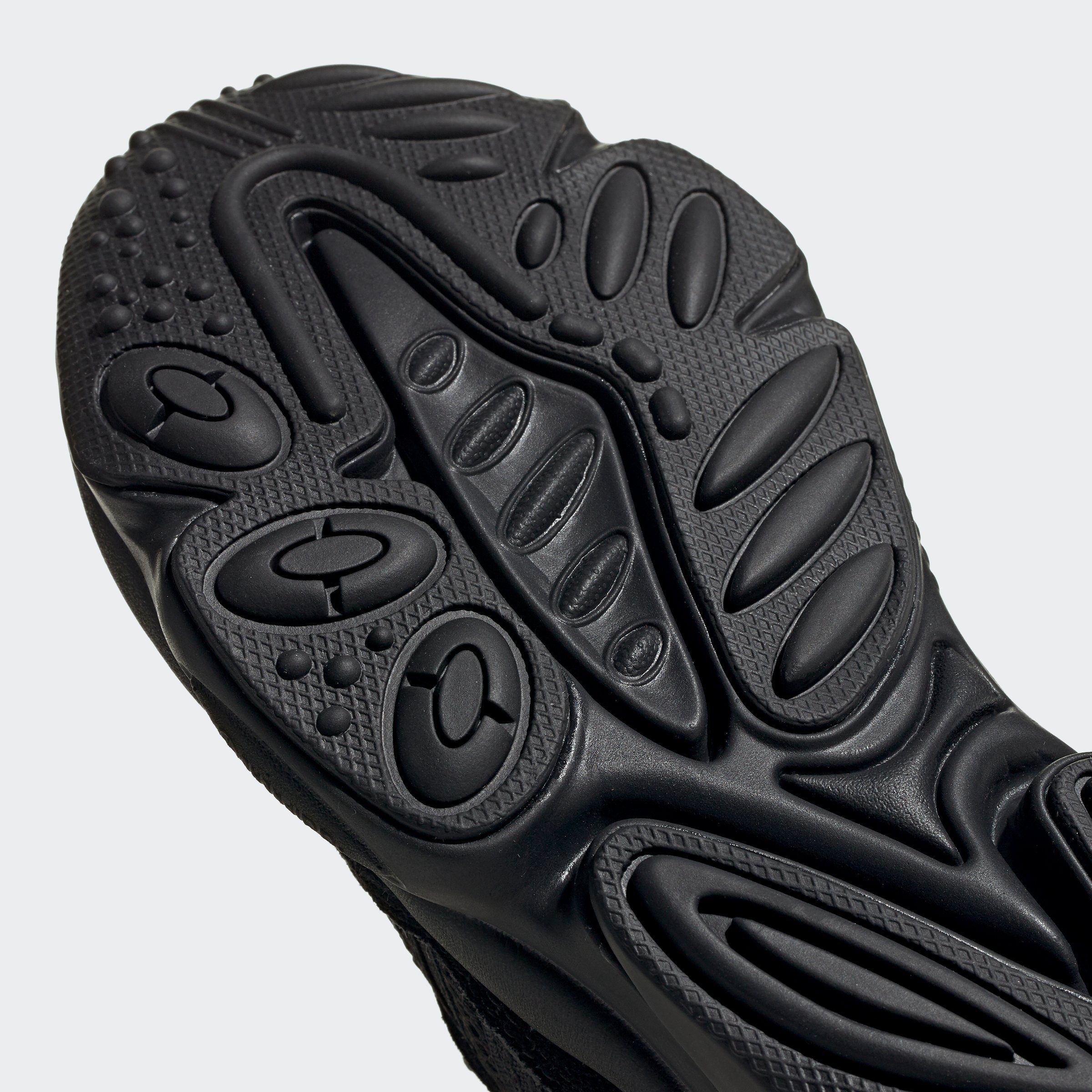 adidas Originals / Grey Black Black Trace OZWEEGO Core Metallic / Core Sneaker