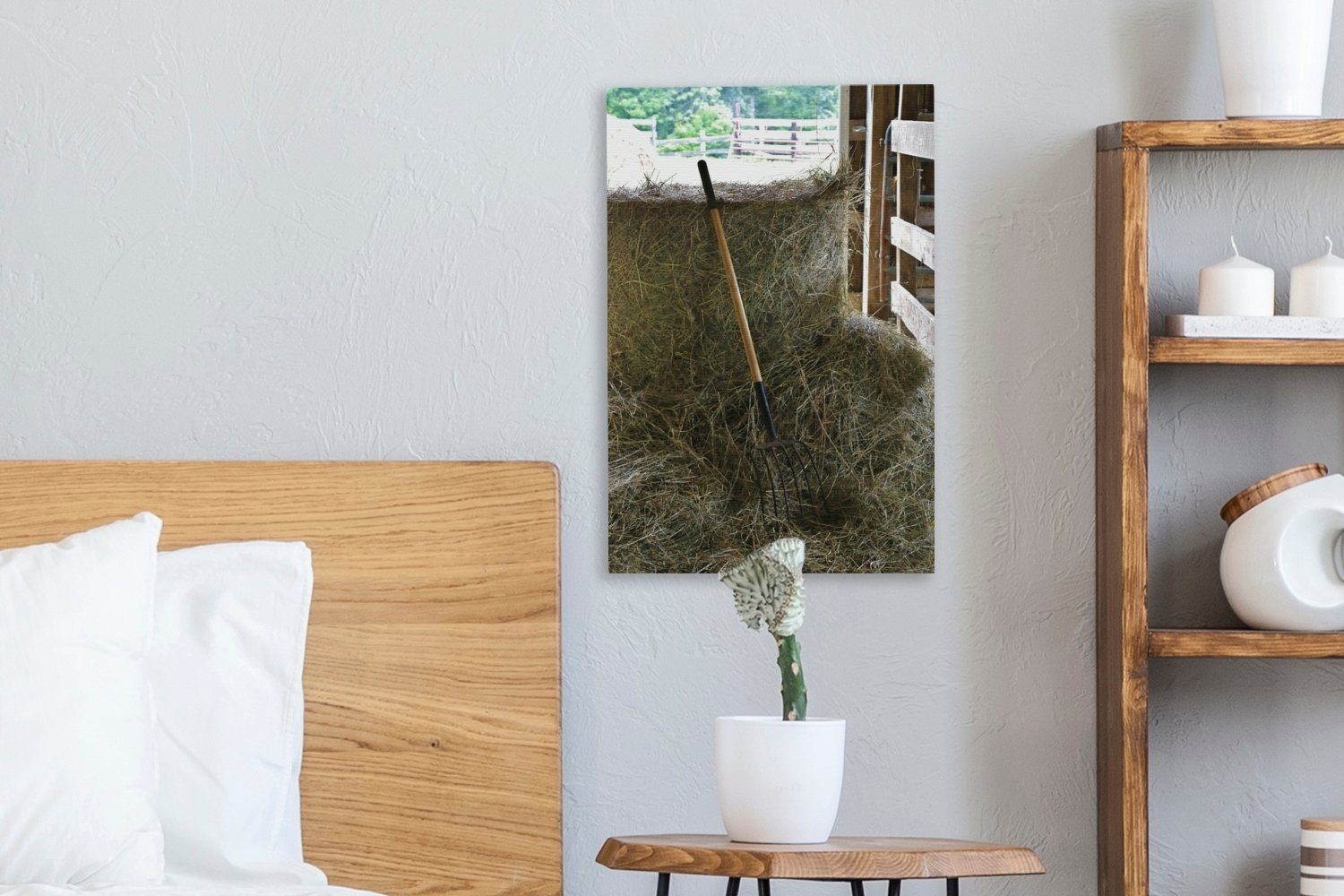 OneMillionCanvasses® Zackenaufhänger, Heuhaufen, in (1 bespannt Leinwandbild 20x30 St), Mistgabel Eine einem Leinwandbild fertig cm Gemälde, inkl.
