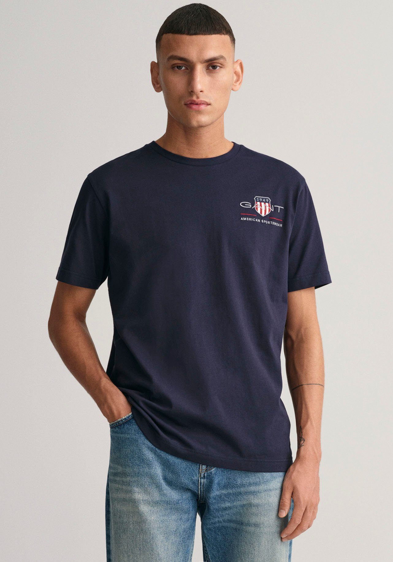 Gant T-Shirt REG ARCHIVE SHIELD EMB SS T-SHIRT von dem Archiv aus den 1980er-Jahren inspiriert evening blue