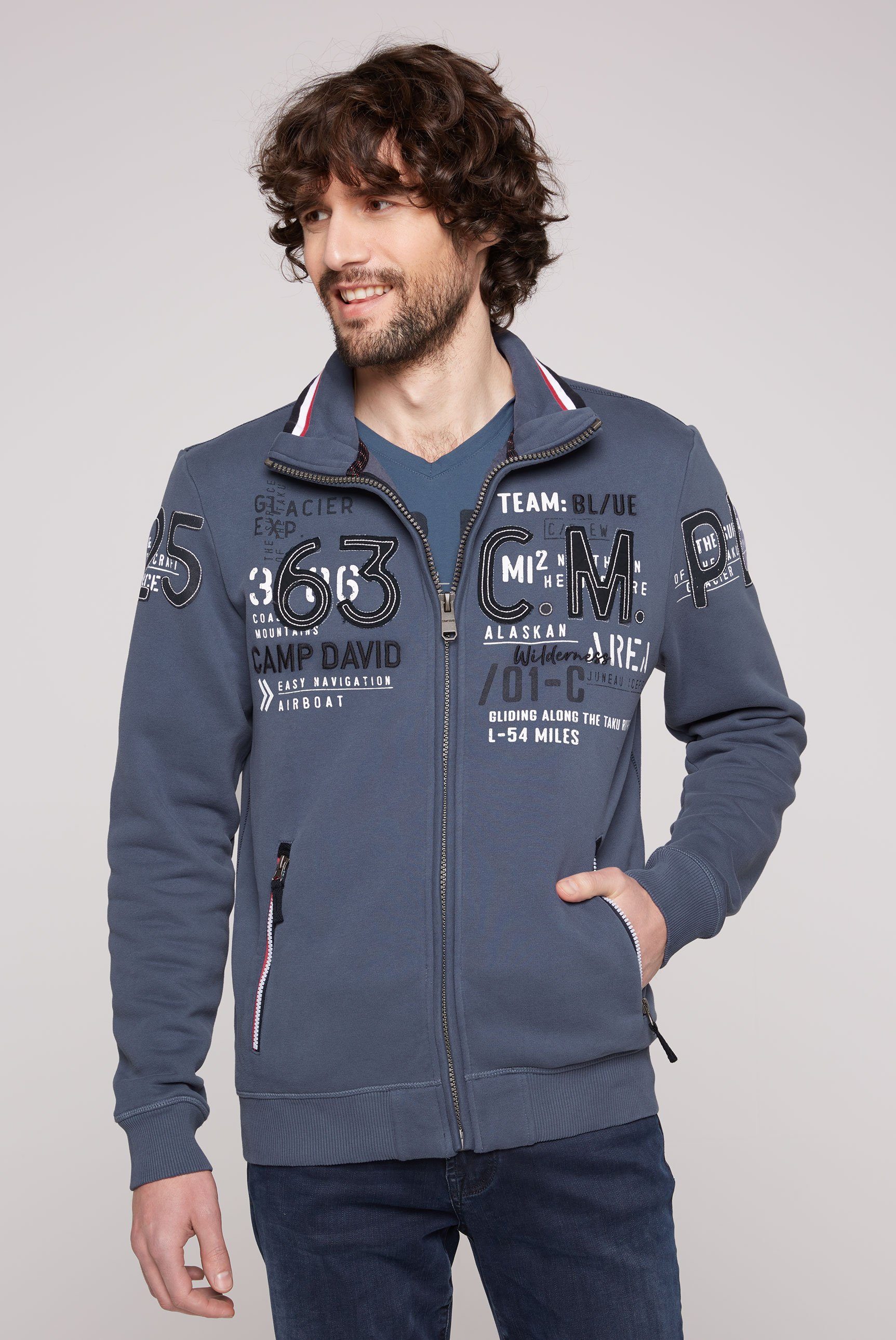 mit Label-Applikationen Hoodie CAMP DAVID