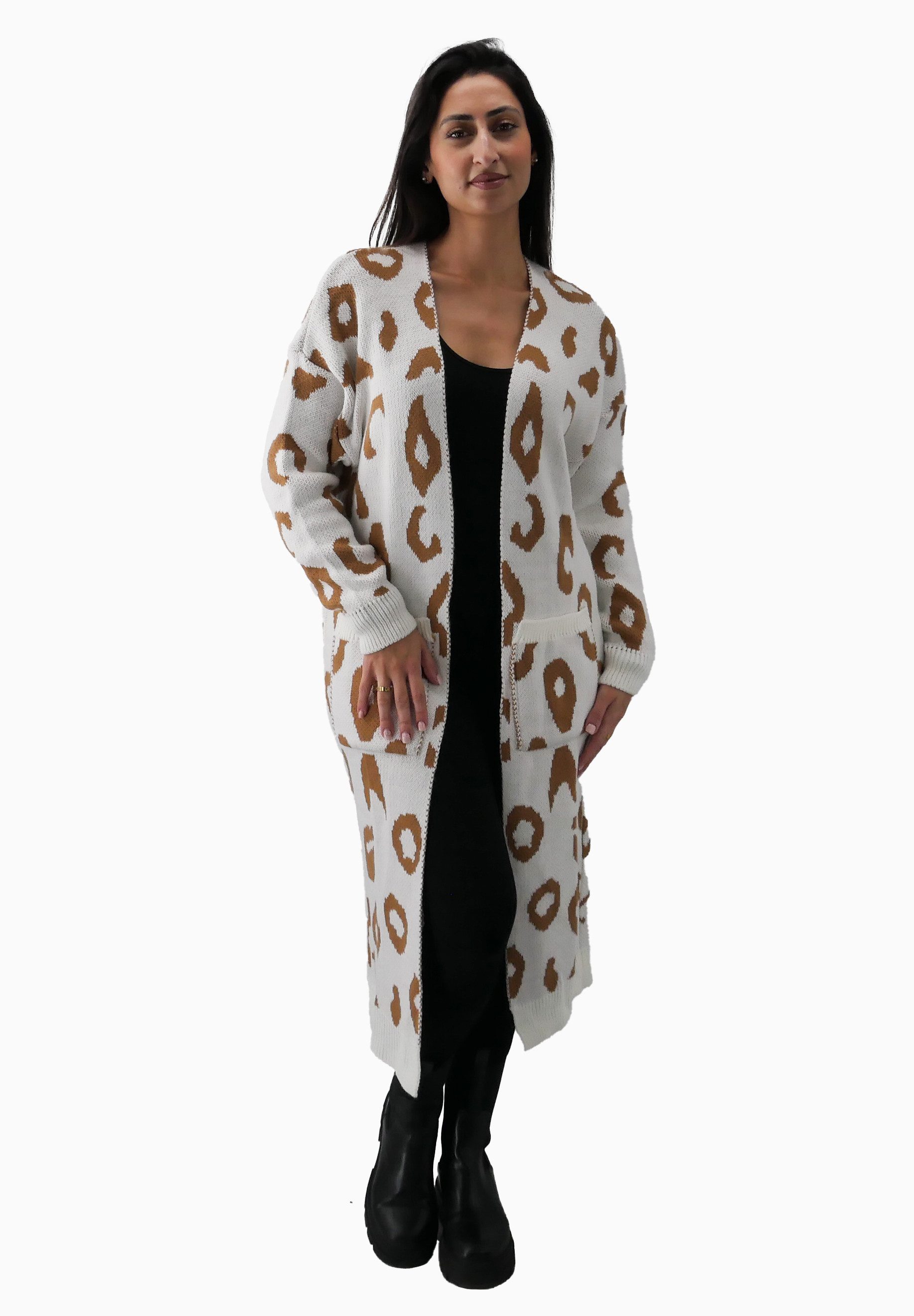 Elara Cardigan — Damen Long Strickjacke mit Animal-Muster & aufgesetzten Taschen