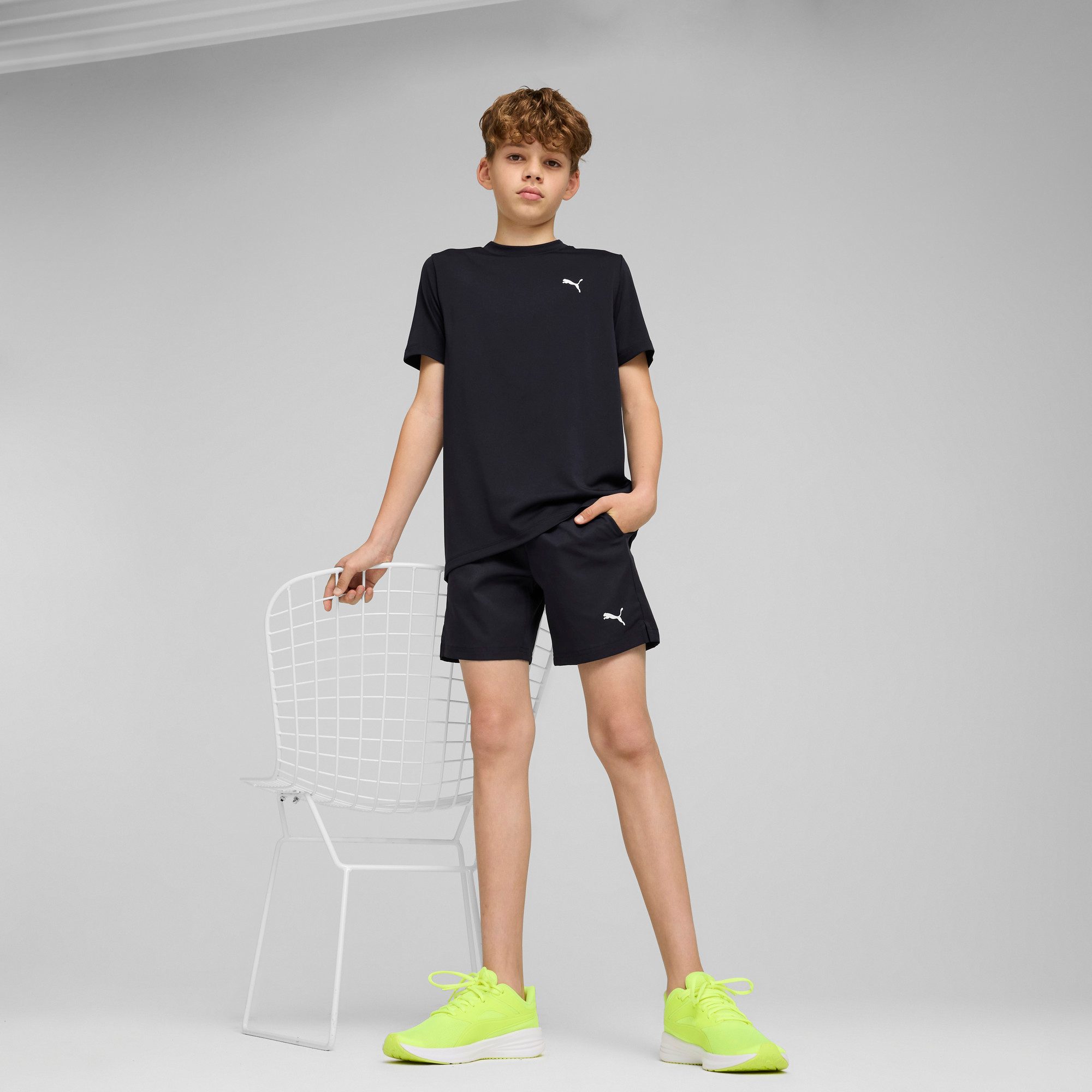 PUMA T-Shirt TAD ESS TEE B ergonomische Schnitte, kurze Ärmel, sportlicher Stil