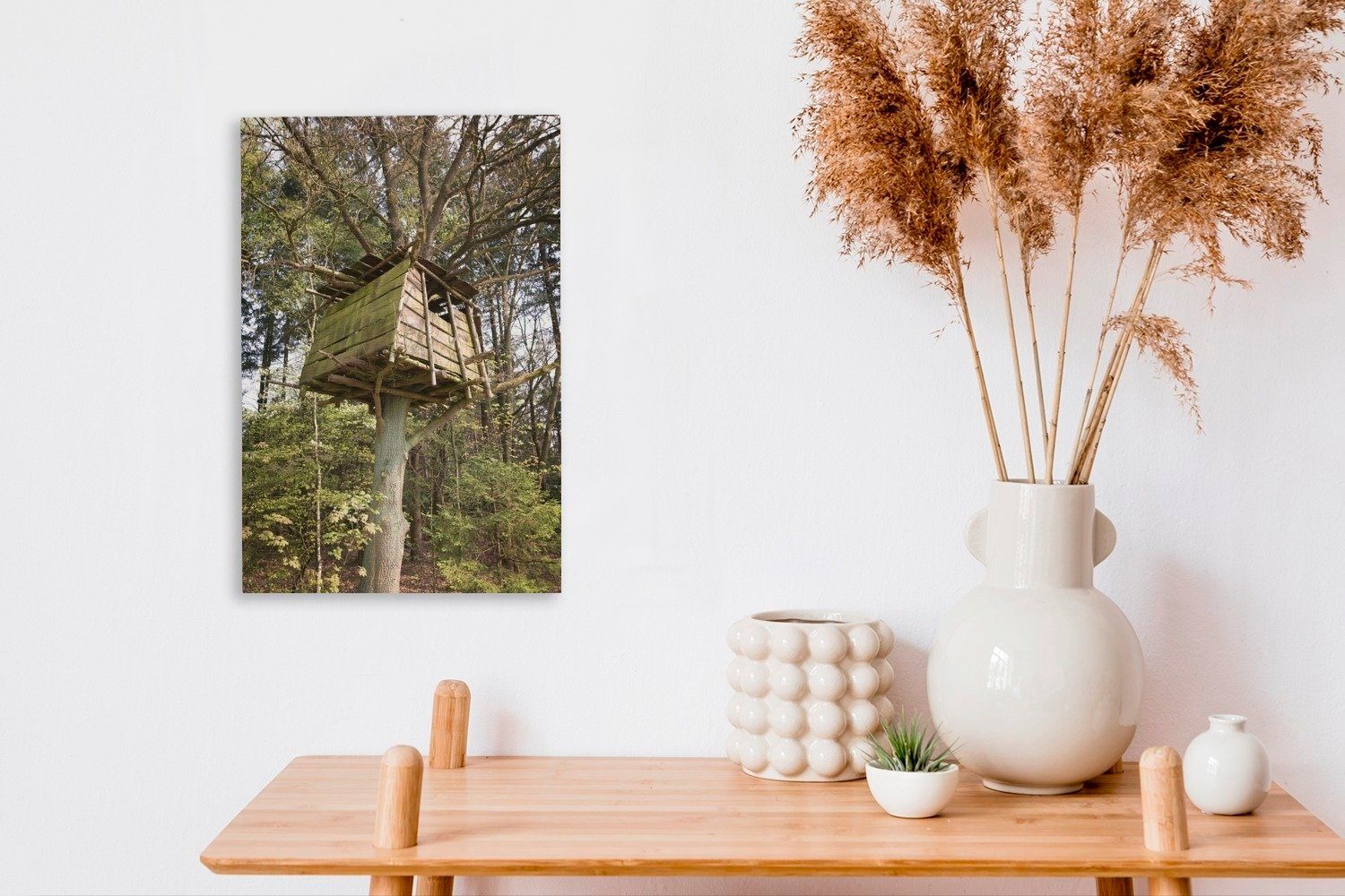OneMillionCanvasses® Leinwandbild (1 20x30 Baumhaus bespannt hoch St), Baum, inkl. oben einem Gemälde, in fertig Zackenaufhänger, Ein cm Leinwandbild