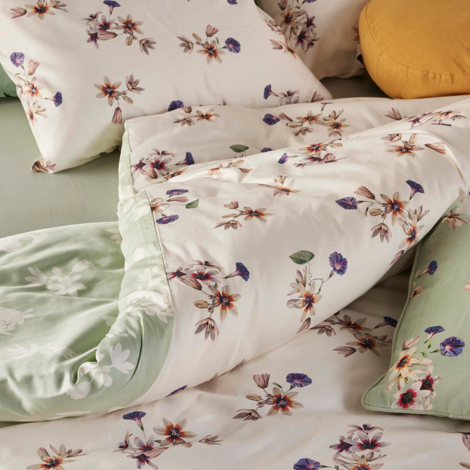 Essenza Bettwäsche Fiora Vanille, Satin, 2 teilig, Blumen, Wendeoptik