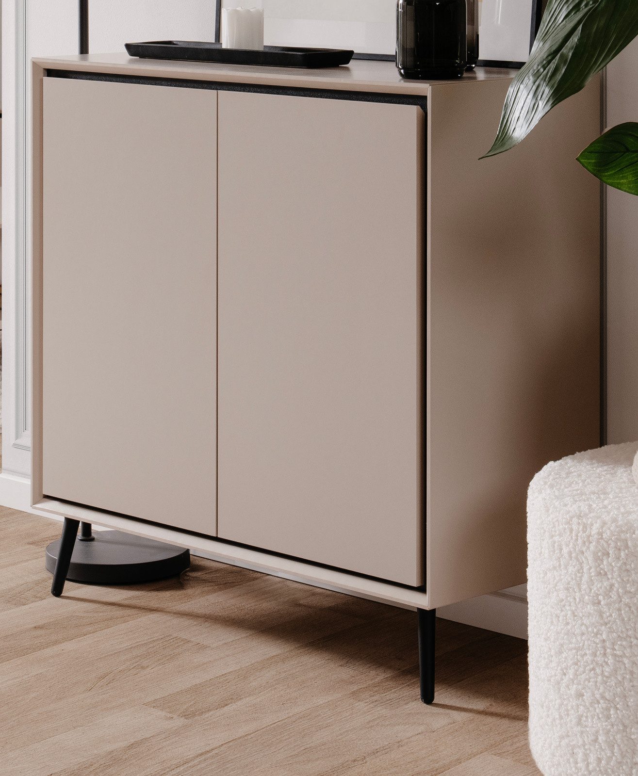 Furn.Design Kommode Brebbia (in Kaschmir mit Schwarz, 2-türig, 90 x 90 cm), mit Soft-Close-Funktion