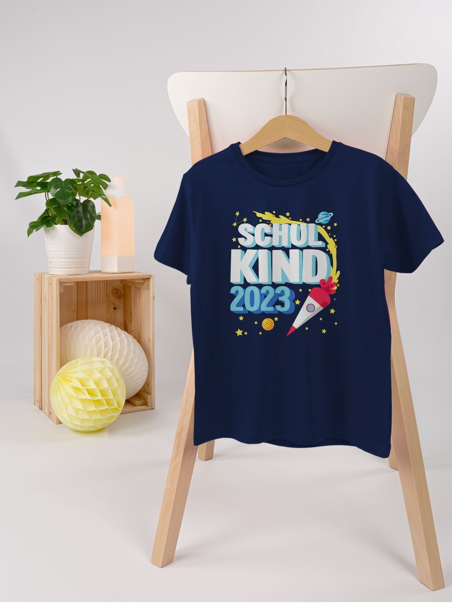 1 - Schulkind Schulanfang Rakete 2023 Shirtracer Einschulung Dunkelblau T-Shirt Junge Geschenke