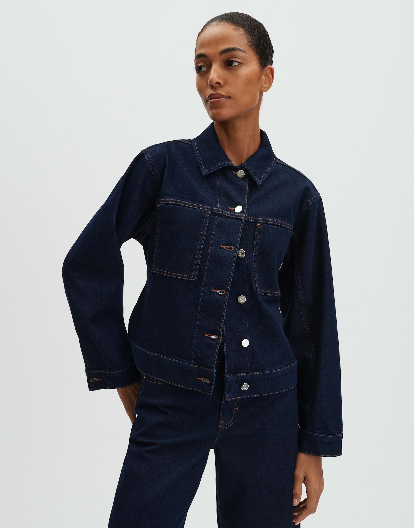 someday Jeansjacke NUSILIA Regular Rinse mit Gürteldetail lockere Passform, gerader Schnitt, leicht verkürzt geschnitten