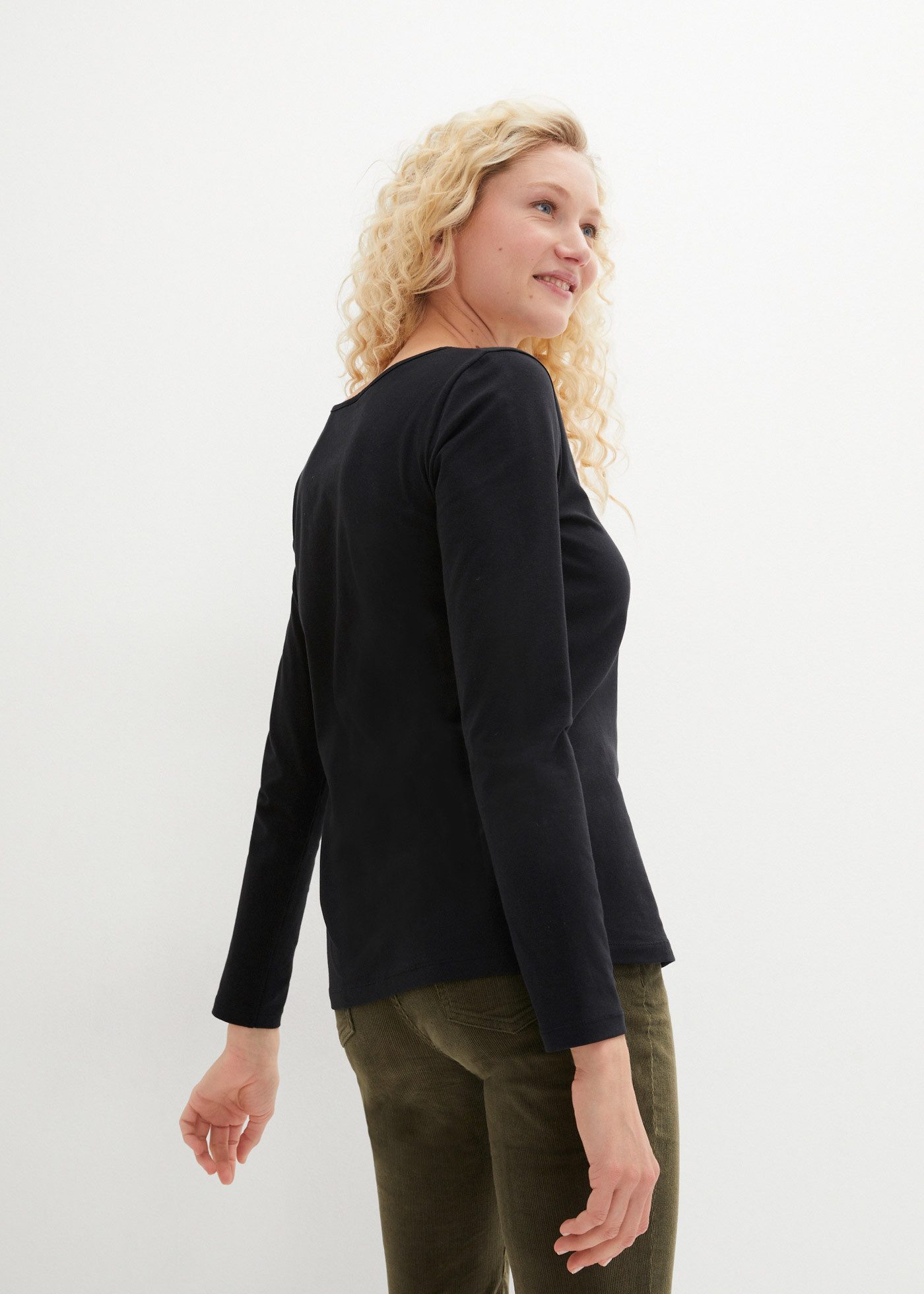 bonprix Langarmshirt (Packung, 2-tlg) Slim fit Passform, mit V-Ausschnitt, aus Baumwolle und Elasthan