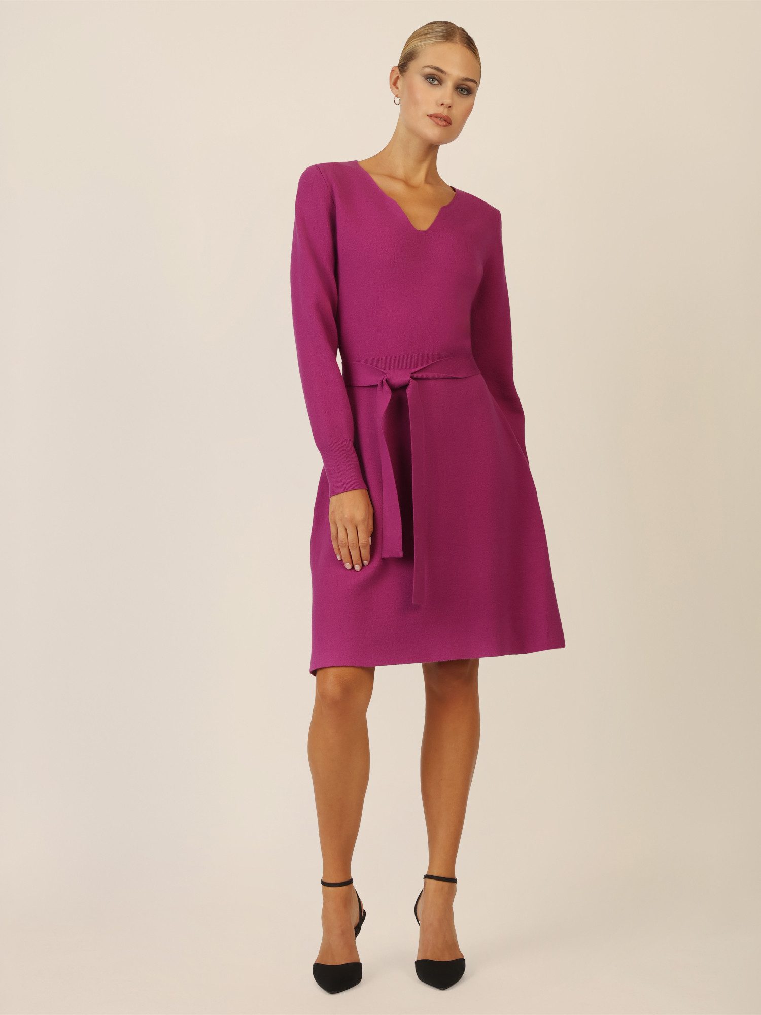Apart Strickkleid mit V-Ausschnitt günstig online kaufen