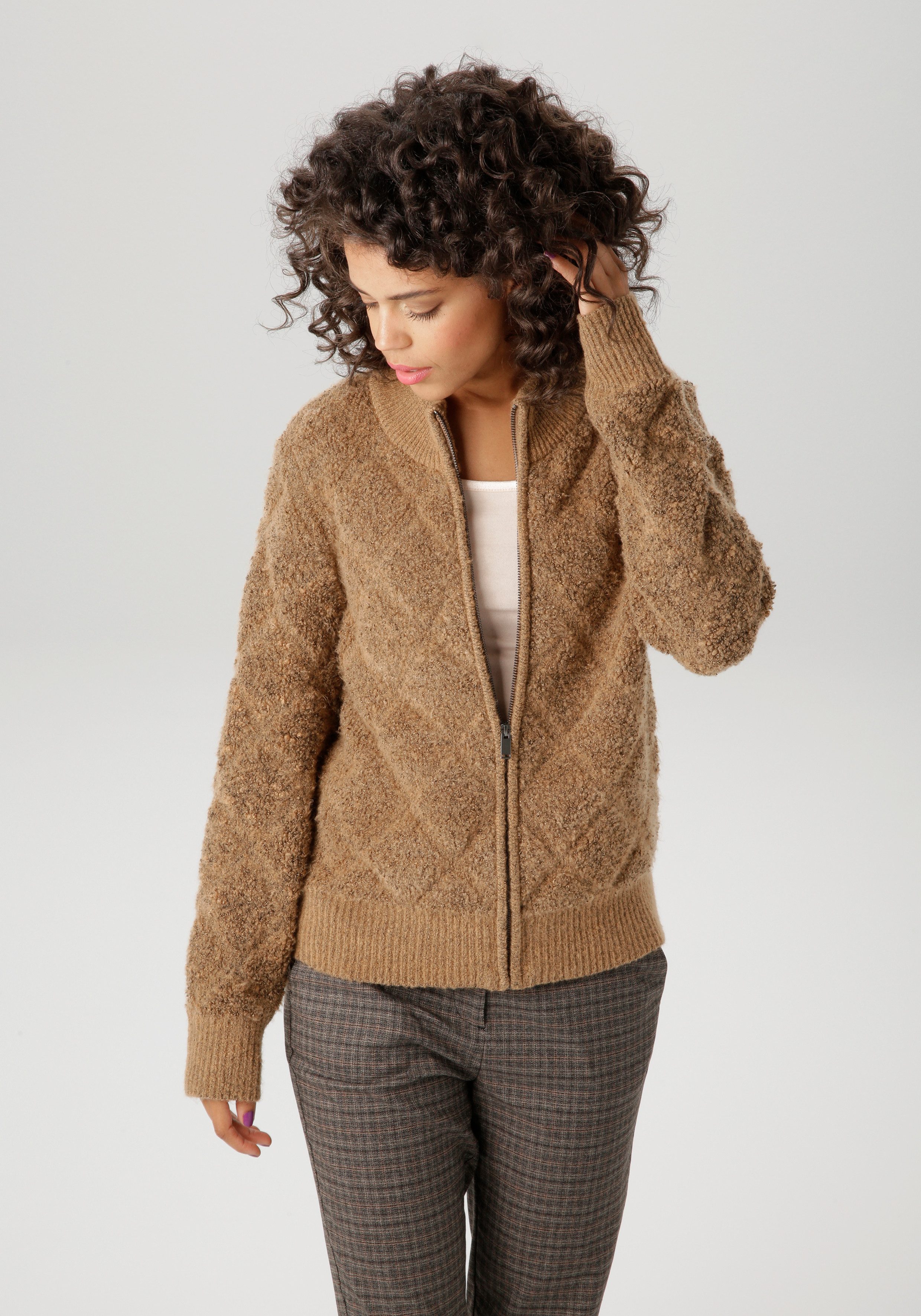 Aniston CASUAL Strickjacke mit dezentem Rauten-Muster günstig online kaufen