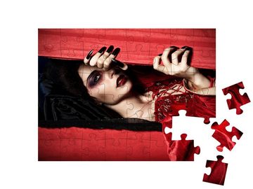 puzzleYOU Puzzle Vampir in rotem Kleid erhebt sich aus dem Sarg, 48 Puzzleteile, puzzleYOU-Kollektionen Vampire