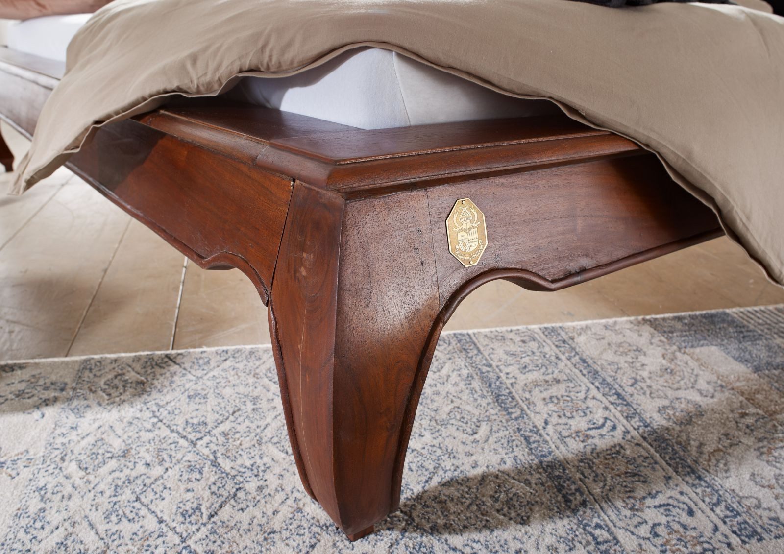 Massivmoebel24 Massivholzbett OPIUM (Bett Akazie 200x200x42 nougat lackiert OPIUM #265), Bett Akazie 200x200x42 nougat lackiert OPIUM #265