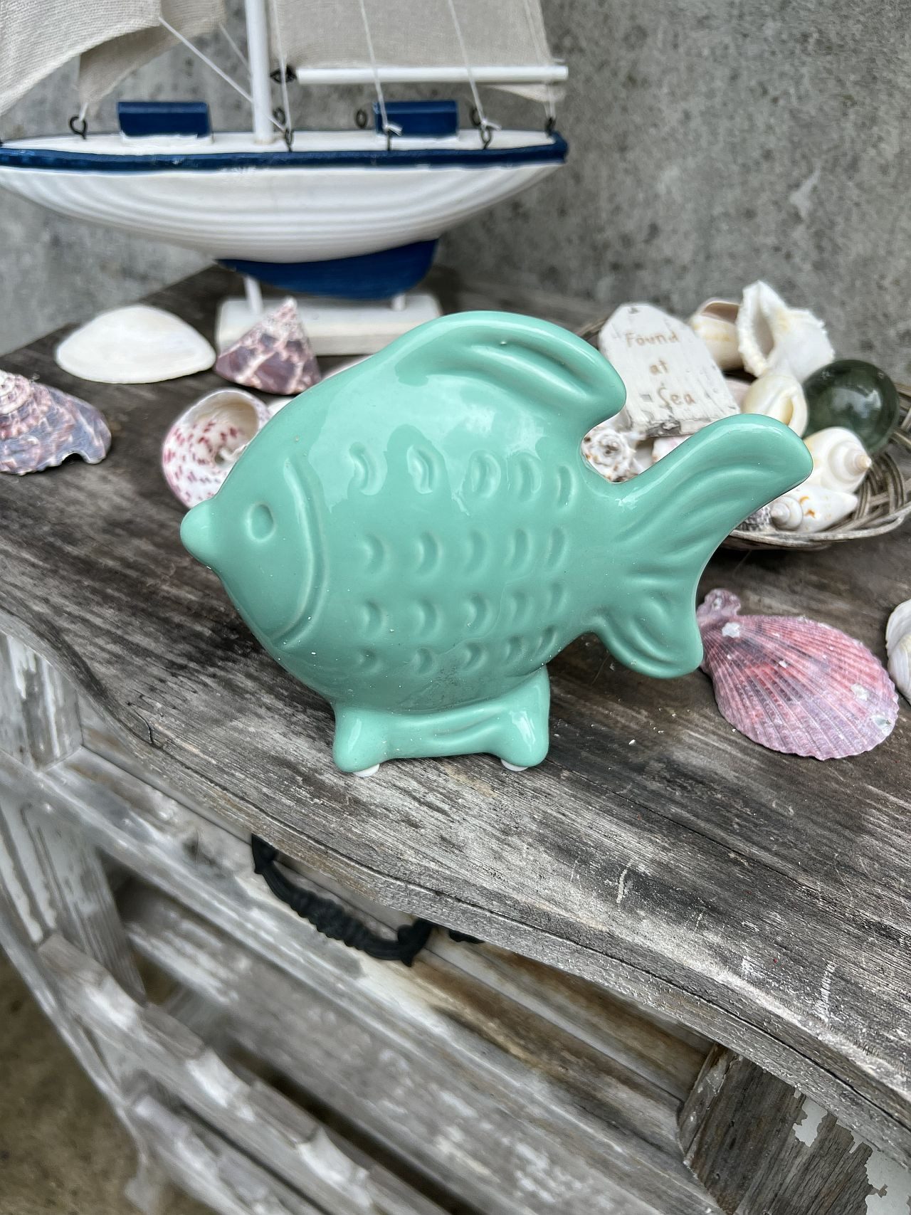 TIZIANO - DESIGN & EMOTIONS Tierfigur Deko Fisch Neon türkis/blau – maritime Figur 11/14 cm