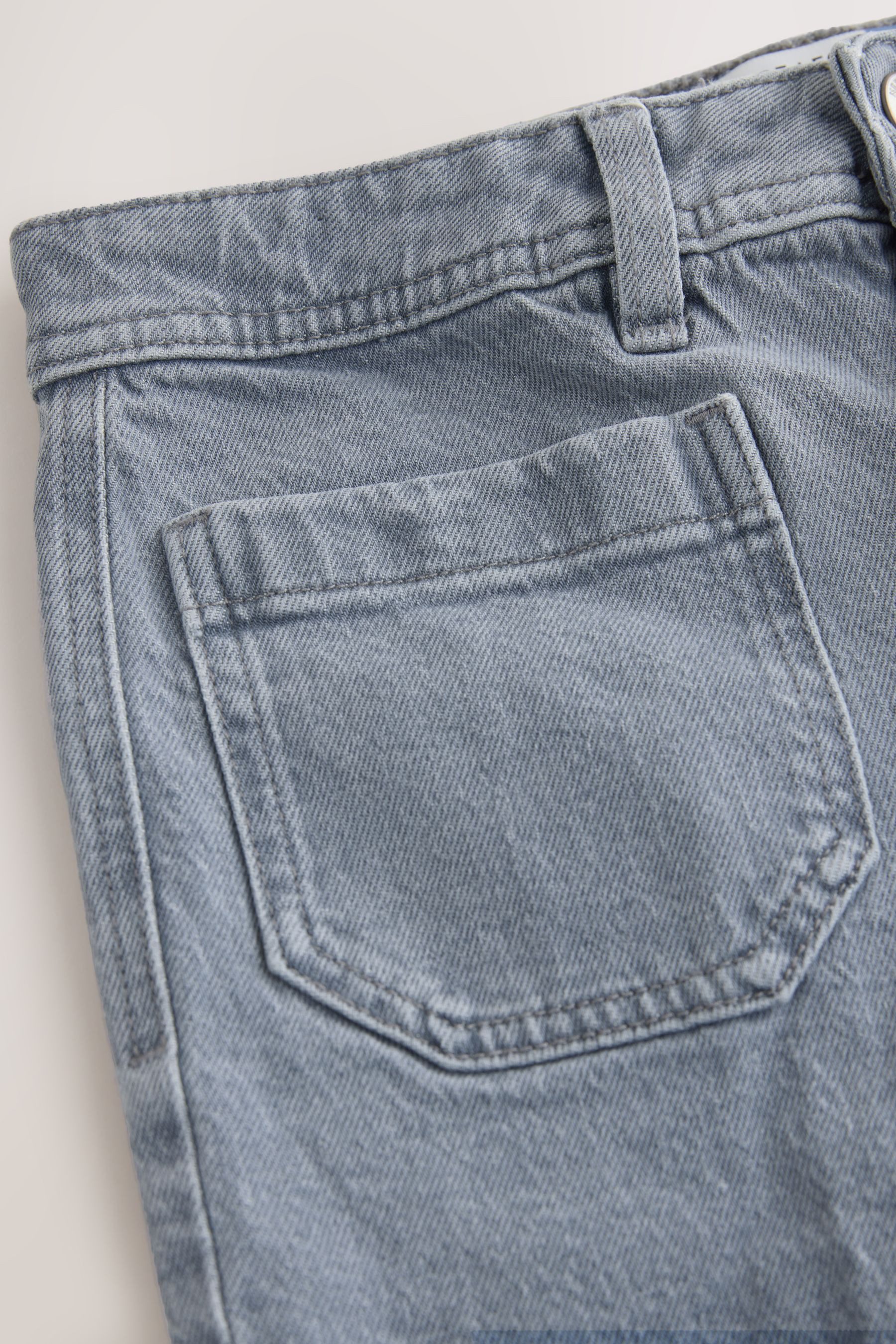 Next Weite Jeans Weit geschnittene Jeans mit aufgesetzter Tasche (1-tlg)