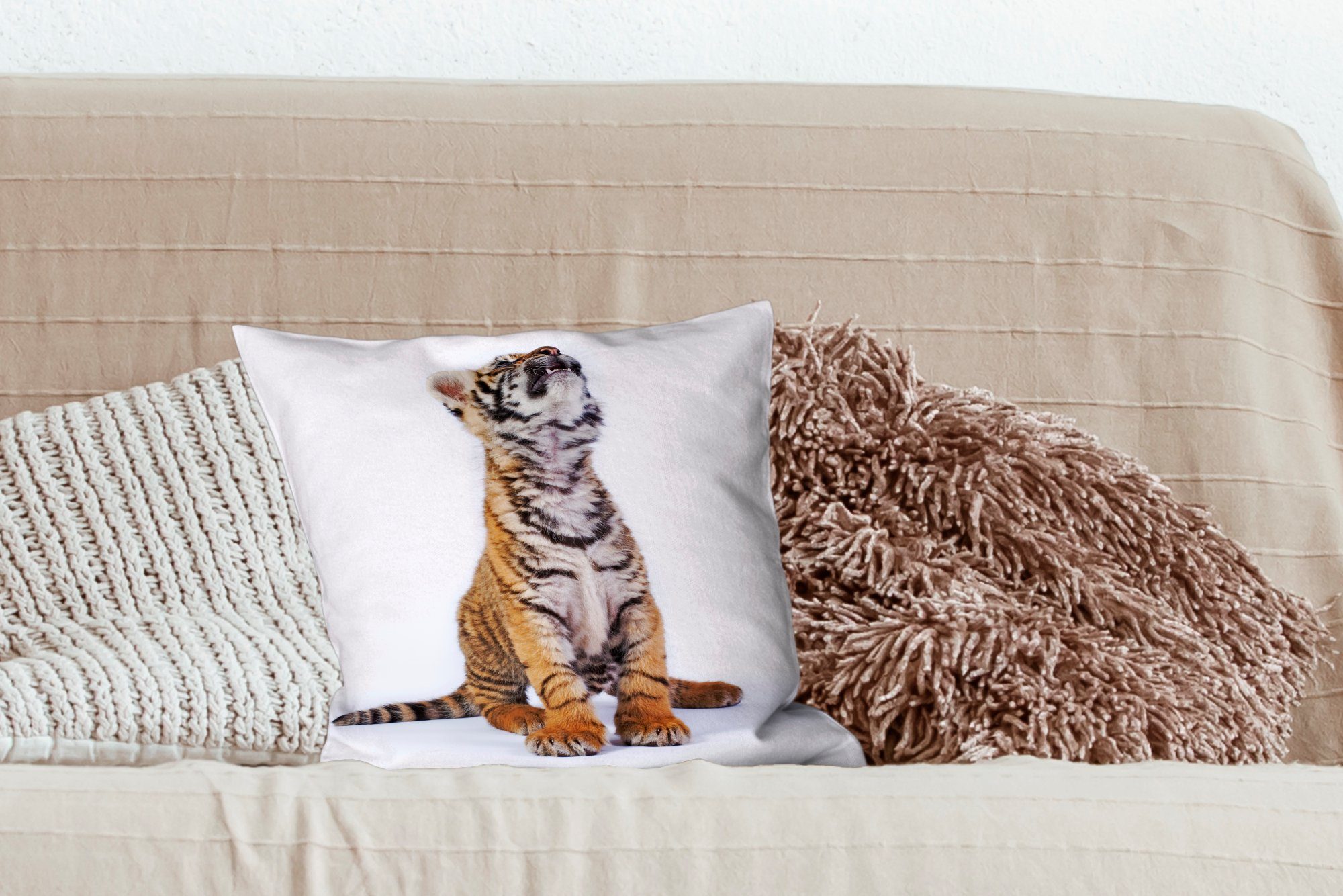 MuchoWow Dekokissen Tiger - mit - Deko, Sofakissen Schlafzimmer, Weiß, Füllung Jungtier Zierkissen für Wohzimmer