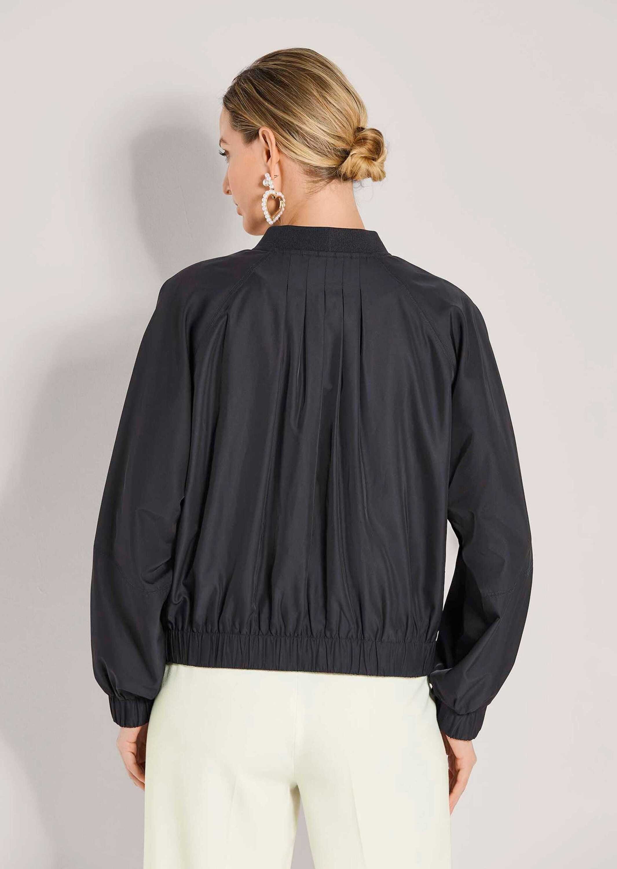MADELEINE Outdoorjacke Sportlicher Damenblouson mit Zipper Eleganter Look mit Strickbündchen und Falten