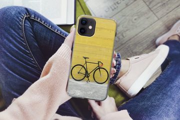 MuchoWow Handyhülle Ein Rennrad vor einem industriellen Hintergrund, Handyhülle Apple iPhone 12, Smartphone-Bumper, Print, Handy