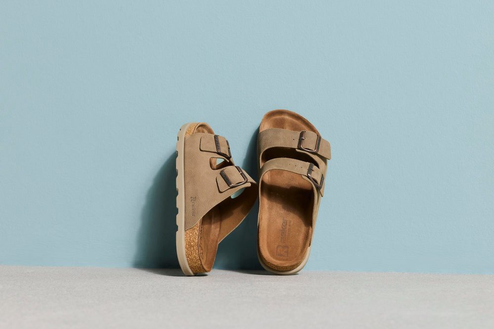 Rieker Pantolette Sommerschuh, Strandschuh, Hausschuh mit bequemem Fußbett