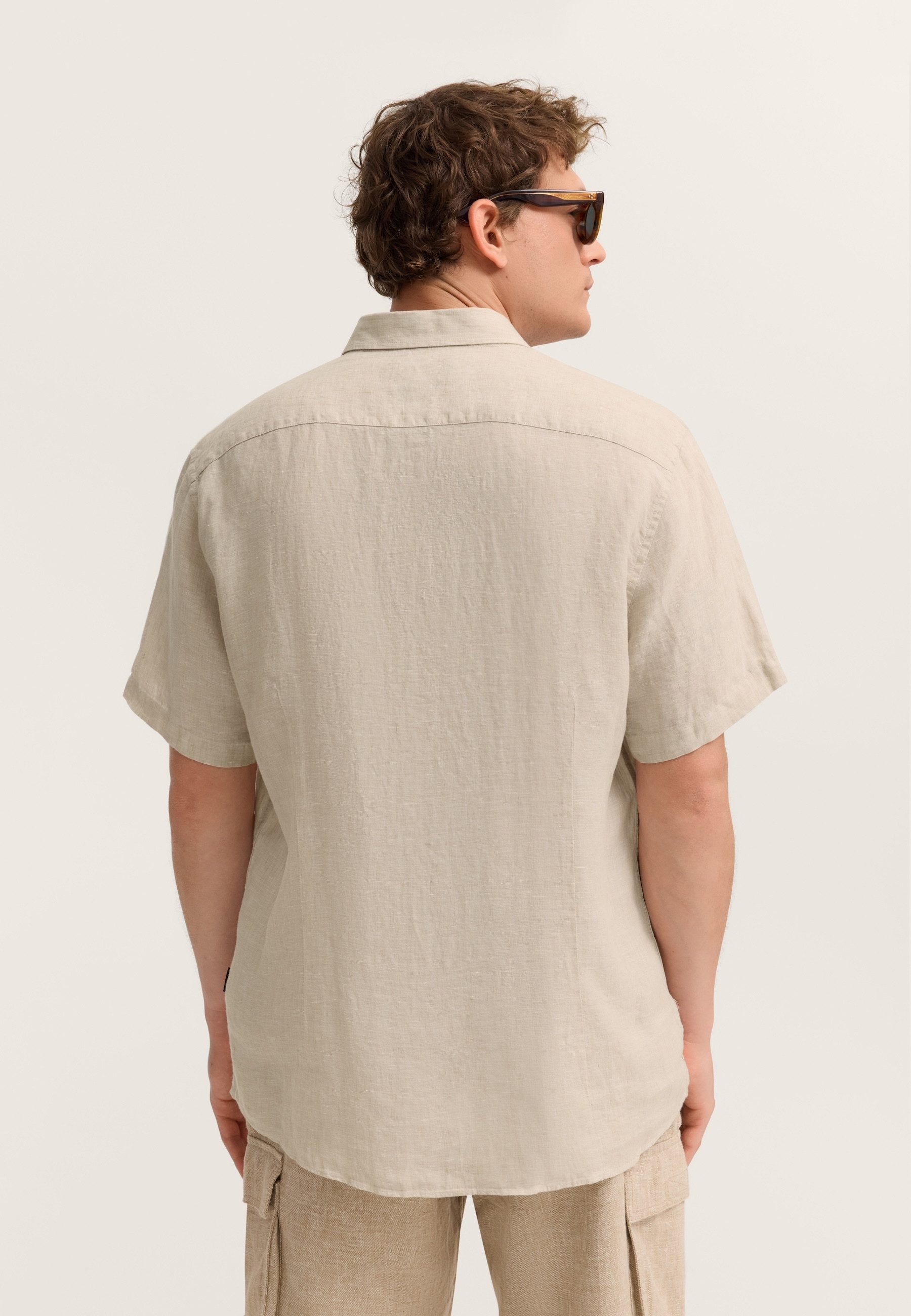 bugatti Kurzarmhemd Modern Fit aus Leinen mit Button-Down-Kragen