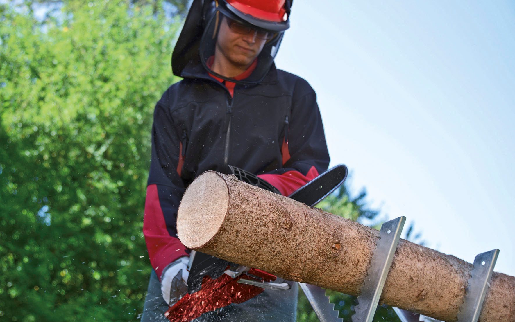 Einhell Benzin-Kettensäge GC-PC 1435 I TC Kit, 35 cm Schwertlänge, inkl. Benzin-/Öl-Mischflasche und Schwertschutz-Tasche