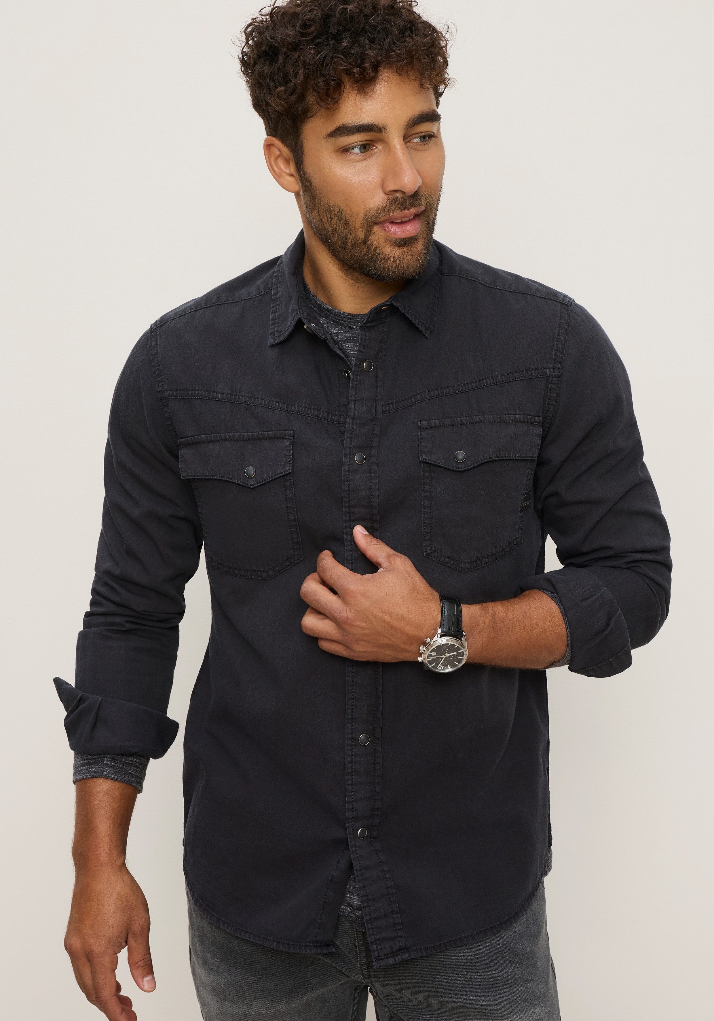 Bruno Banani Jeanshemd schmal geschnitten schmale Basic-Passform, aus Baumwolle in Denim-Jeans-Qualität. € 39,99, (€ 39,99 pro 1 Stk).