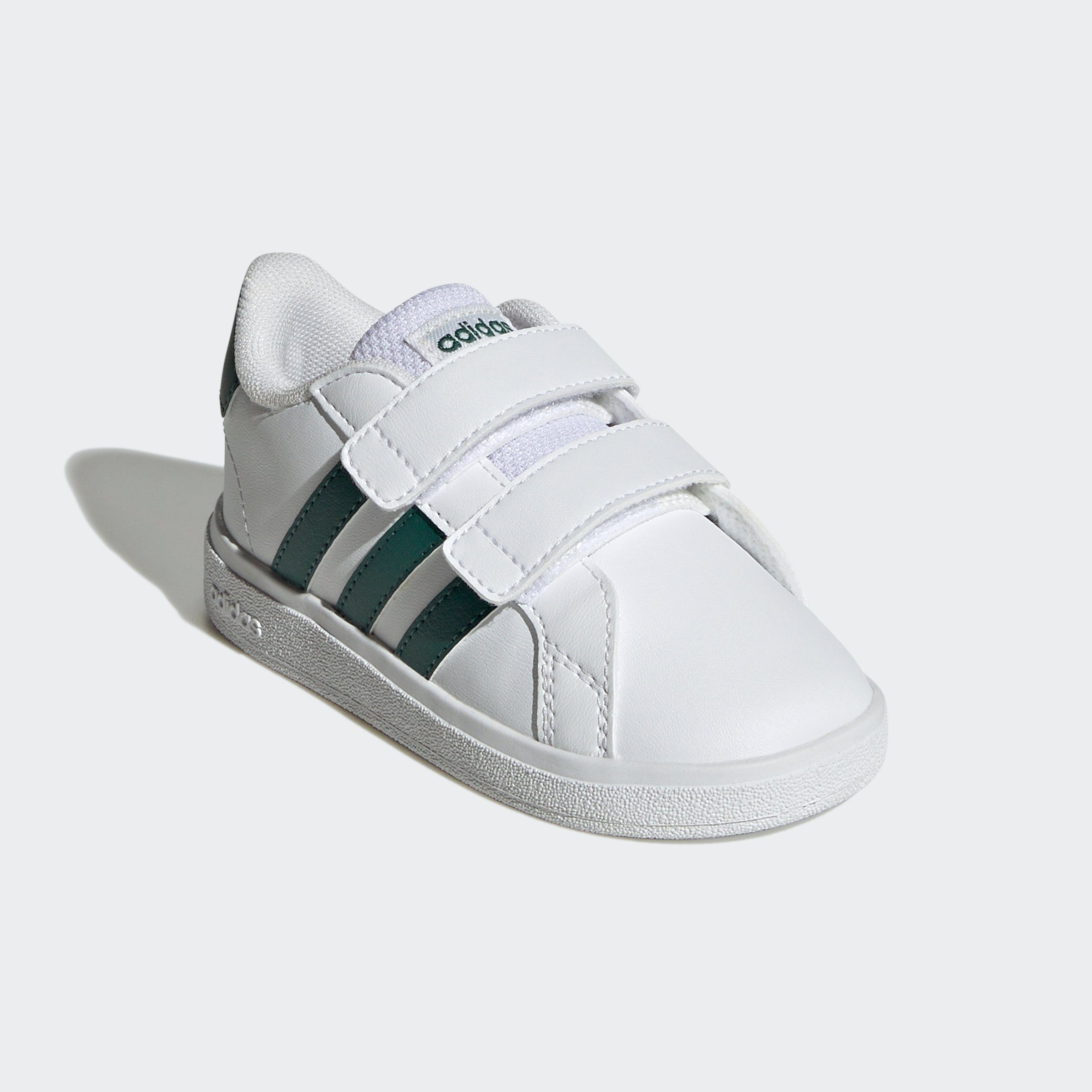 auf LOOP LIFESTYLE Sportswear AND Superstar adidas GRAND den adidas Design COURT des Spuren Sneaker HOOK weiß-grün
