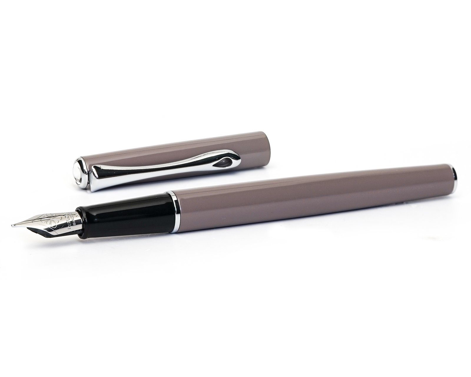 DIPLOMAT Füllhalter Füllhalter Traveller taupe grey, Stärke M