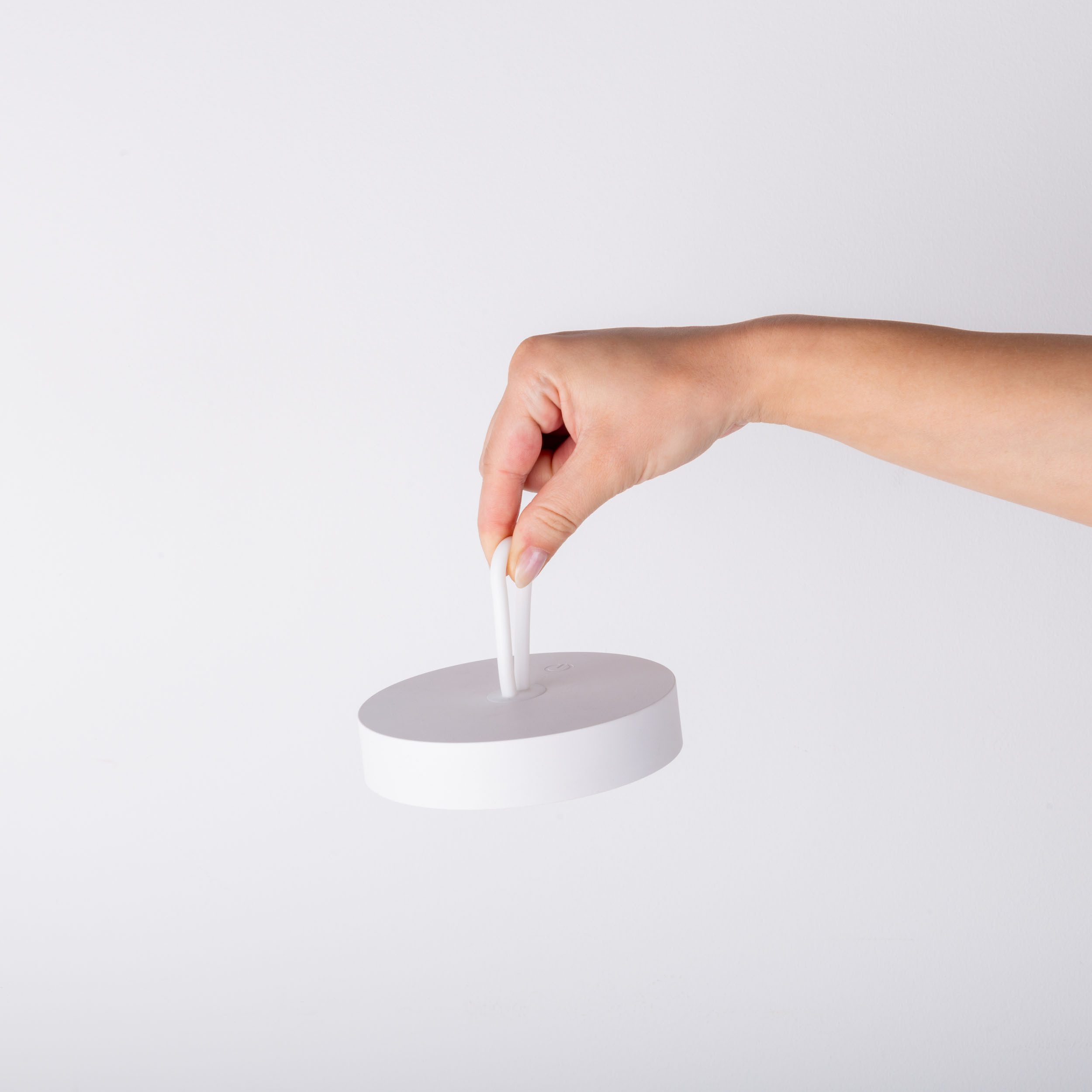 OTTO home LED Tischleuchte Ellvra mit Holzfuß, abnehmbares Kopfteil als Hängeleuchte verwendbar, Dimmfunktion, LED fest integriert, Warmweiß, aufladbar, inkl Akku + USB Kabel, Kopfteil magnetisch, abnehmbar, Holz