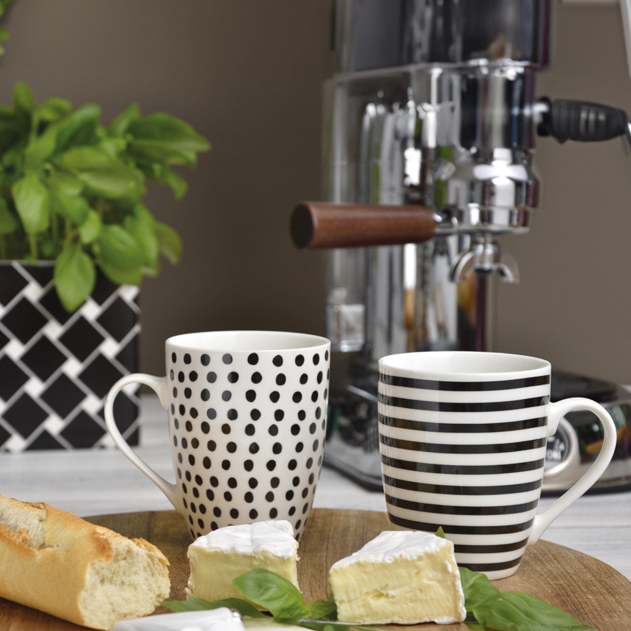 matches21 HOME & HOBBY Tasse Kaffeetassen 4er Set Punkte Streifen Design gepunktet, 4-tlg., Porzellan, Tee Kaffee-Becher, modern, weiss schwarz gestreift, 300 ml
