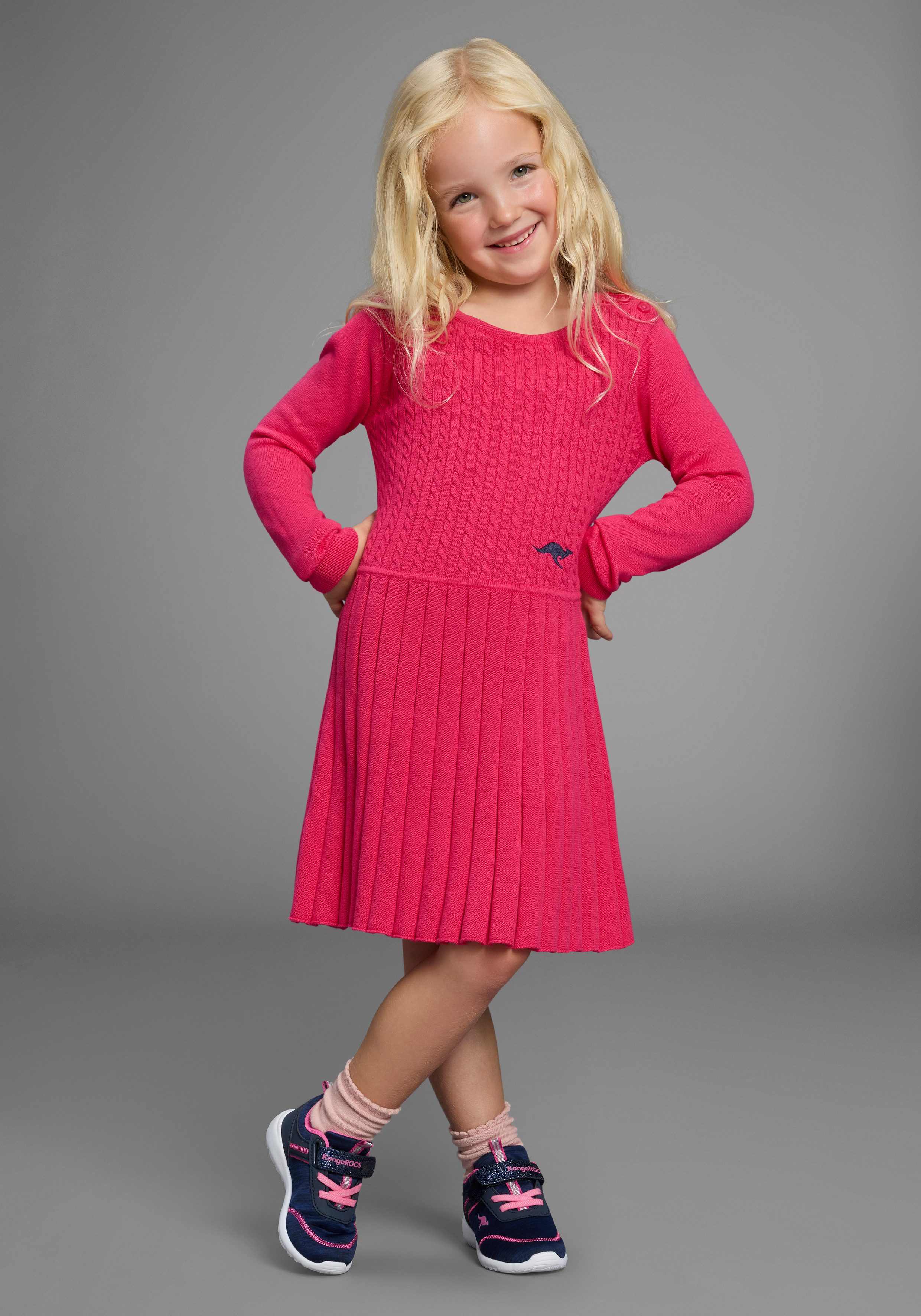 KangaROOS Strickkleid Strickkleid mit Faltenrock Niedliches Strickkleid mit Zopfmuster für kleine Mädchen