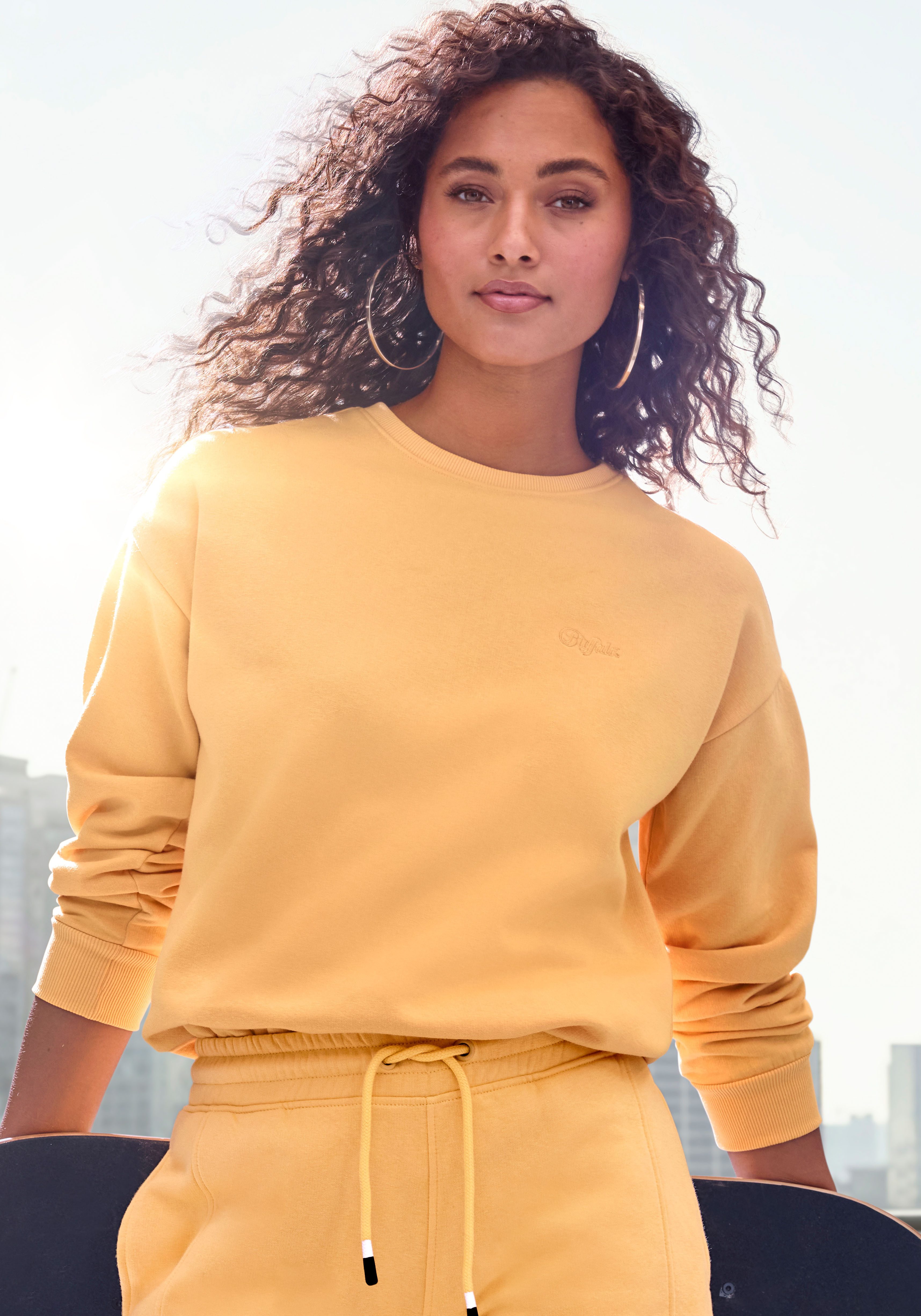 Buffalo Sweater mit toller Stickerei auf der Rückseite