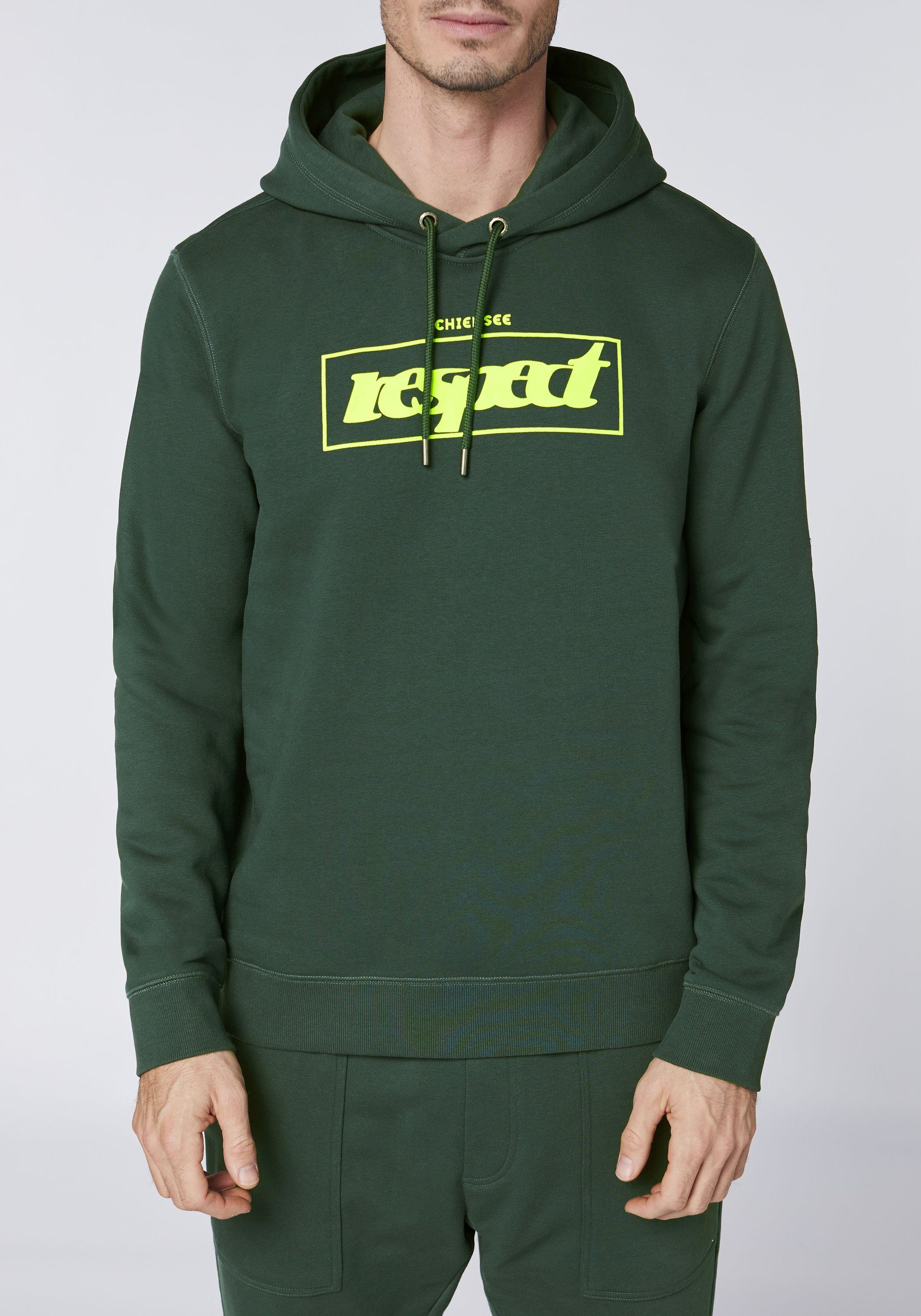 Chiemsee Kapuzensweatshirt Hoodie aus Baumwollmix dunkel respect-Print 1 grün mit