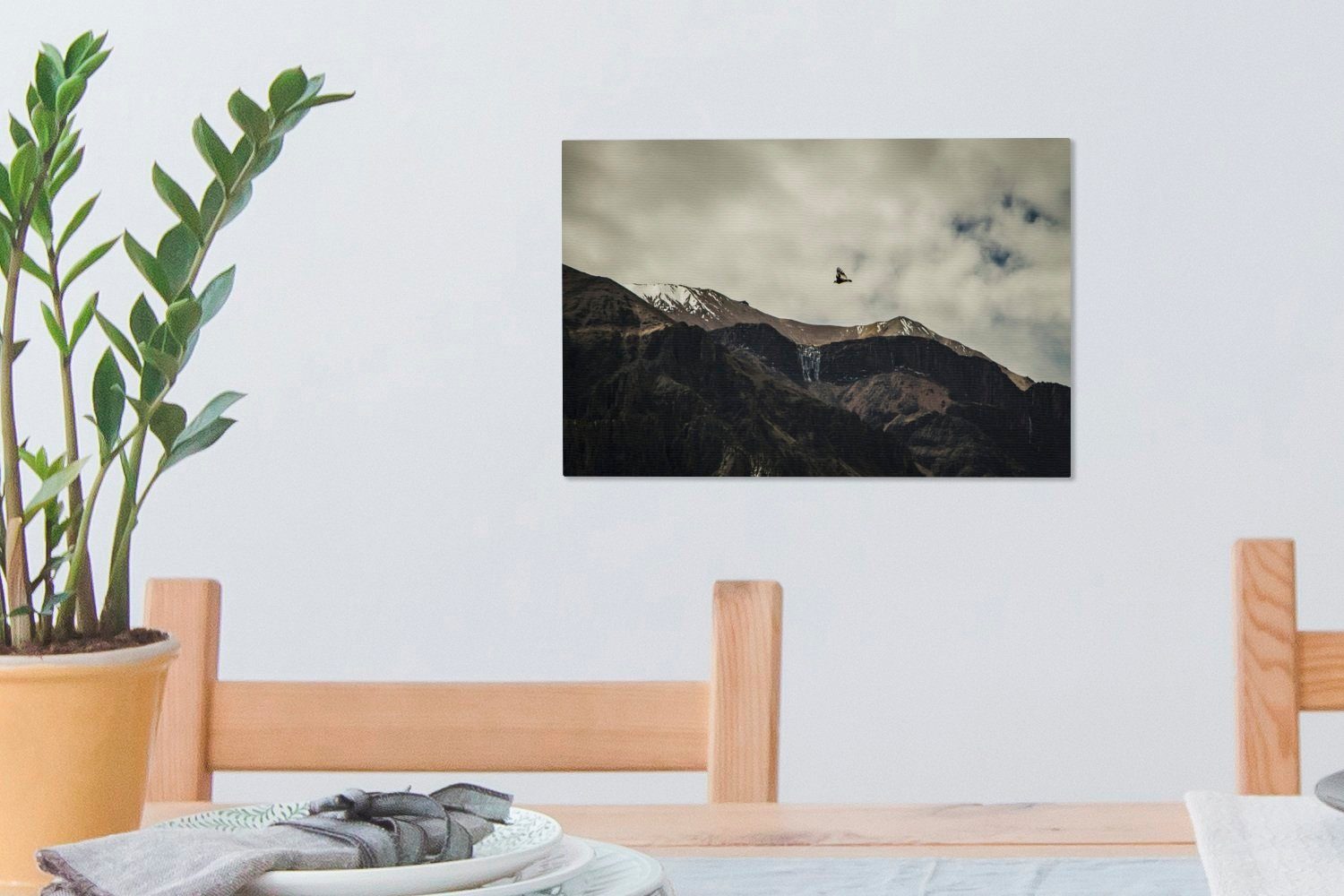 cm Wanddeko, Wolken die Wunderschöne 30x20 Leinwandbilder, St), OneMillionCanvasses® bergige Landschaft Leinwandbild umgeben Aufhängefertig, (1 Wandbild Arequipa, von