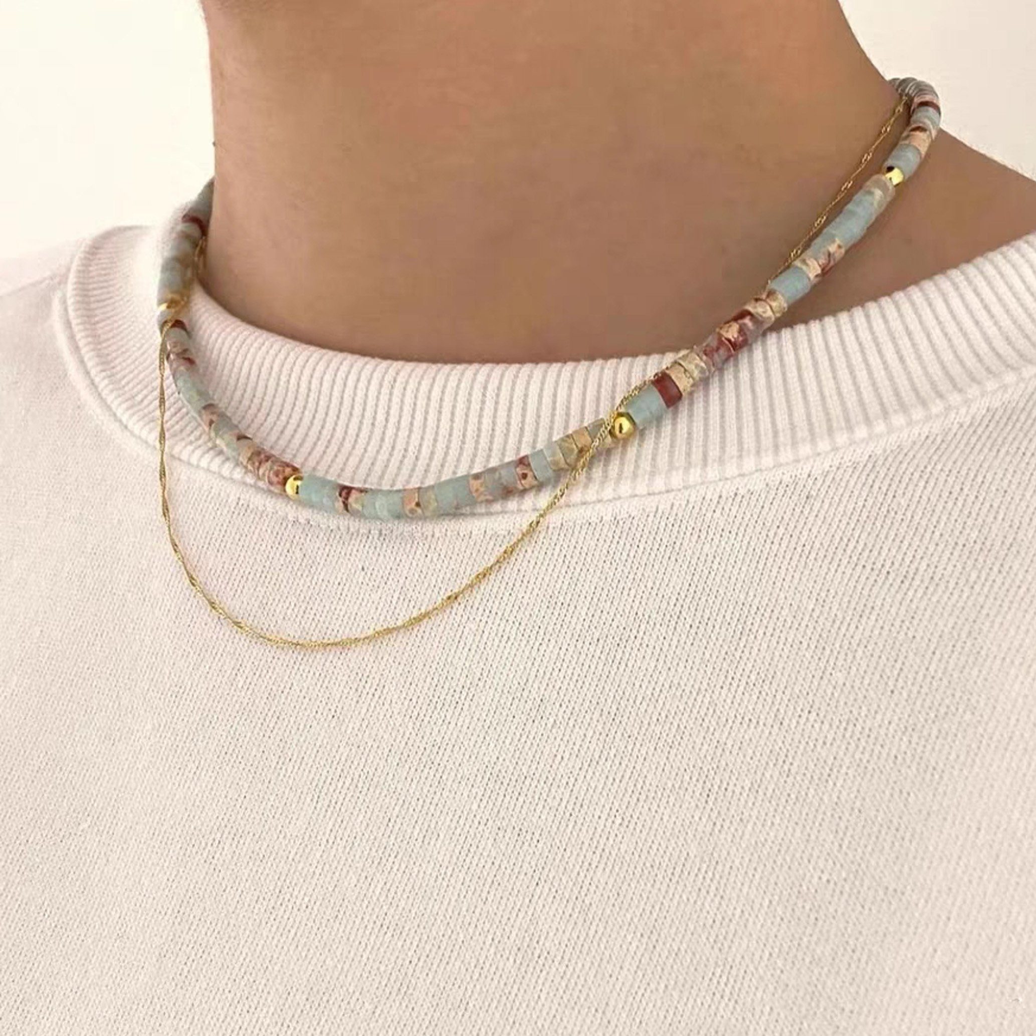 GOLDEN Medusa 18K Edelsteinen Daydream Charm-Kette Sommerliche Halskette vergoldet aus Glasperlen,