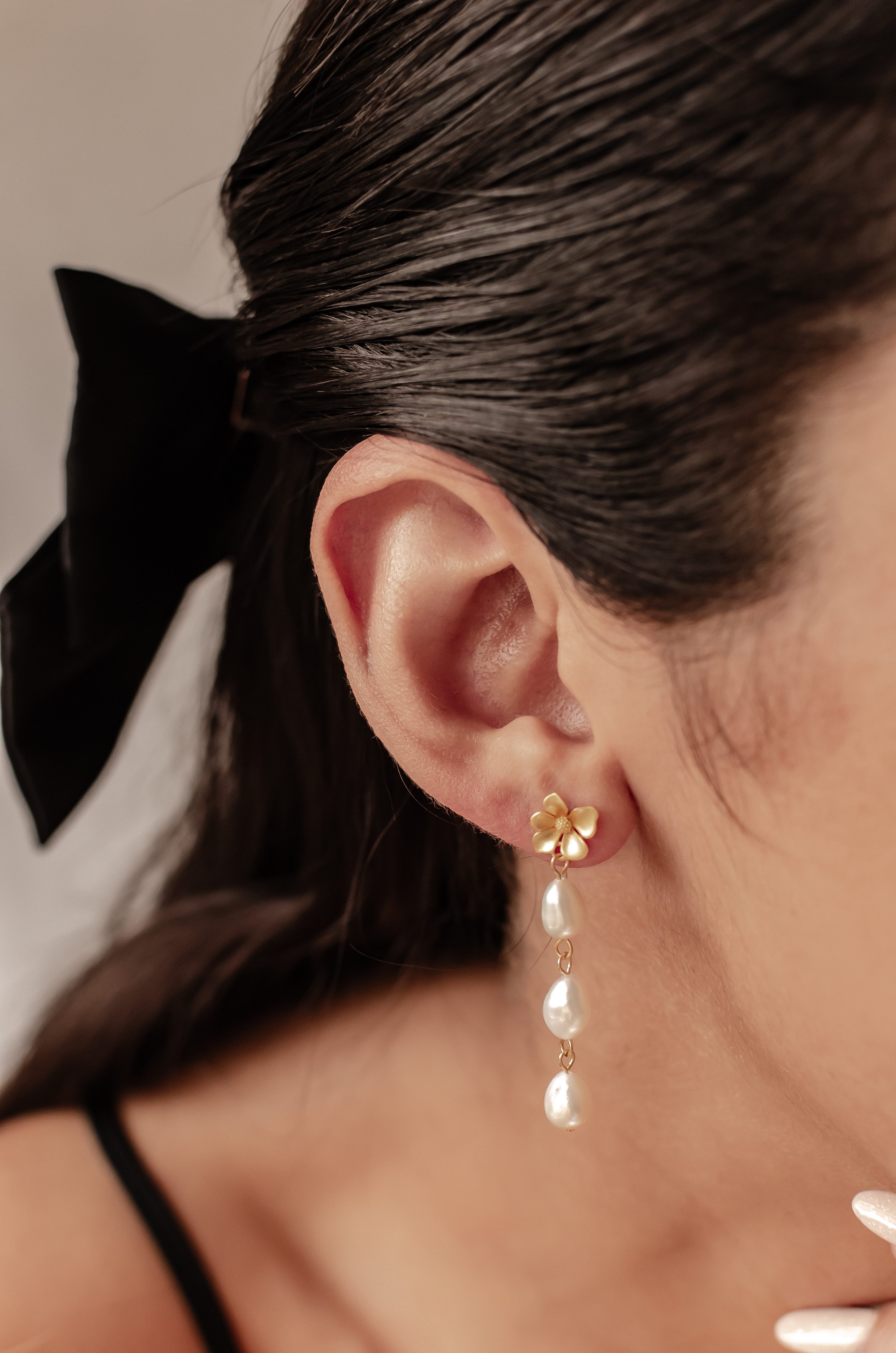 Hey Happiness Paar Ohrhänger Blume und Perlen, Tropfenohrstecker weiße Süßwasserperlen, Brautschmuck 925 Silber Damenohrringe, Roségold Gold vergoldet