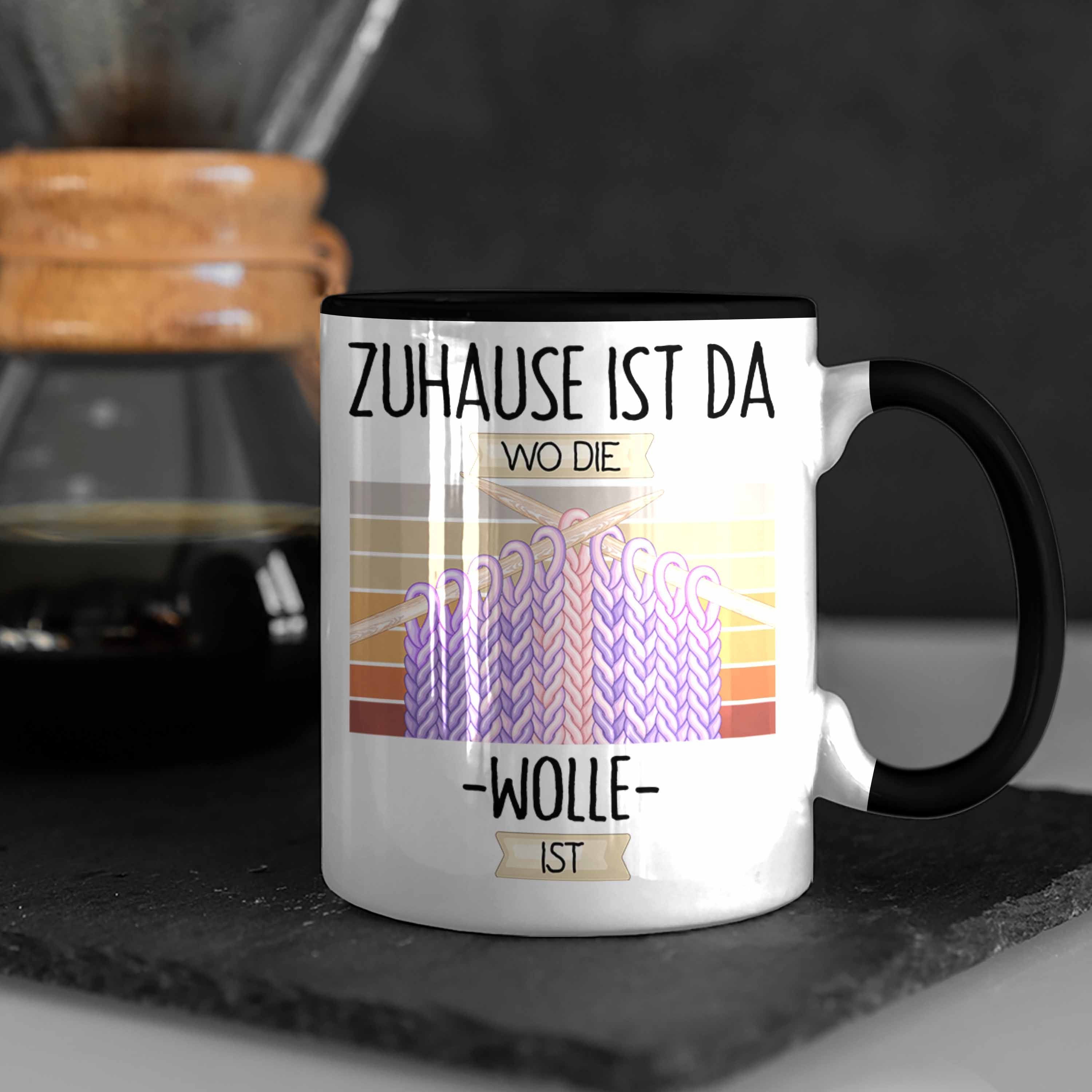 Trendation Tasse Stricken Geschenkidee Geschenk Spruch Tasse Lustiger Schwarz Häckeln Zuhause I