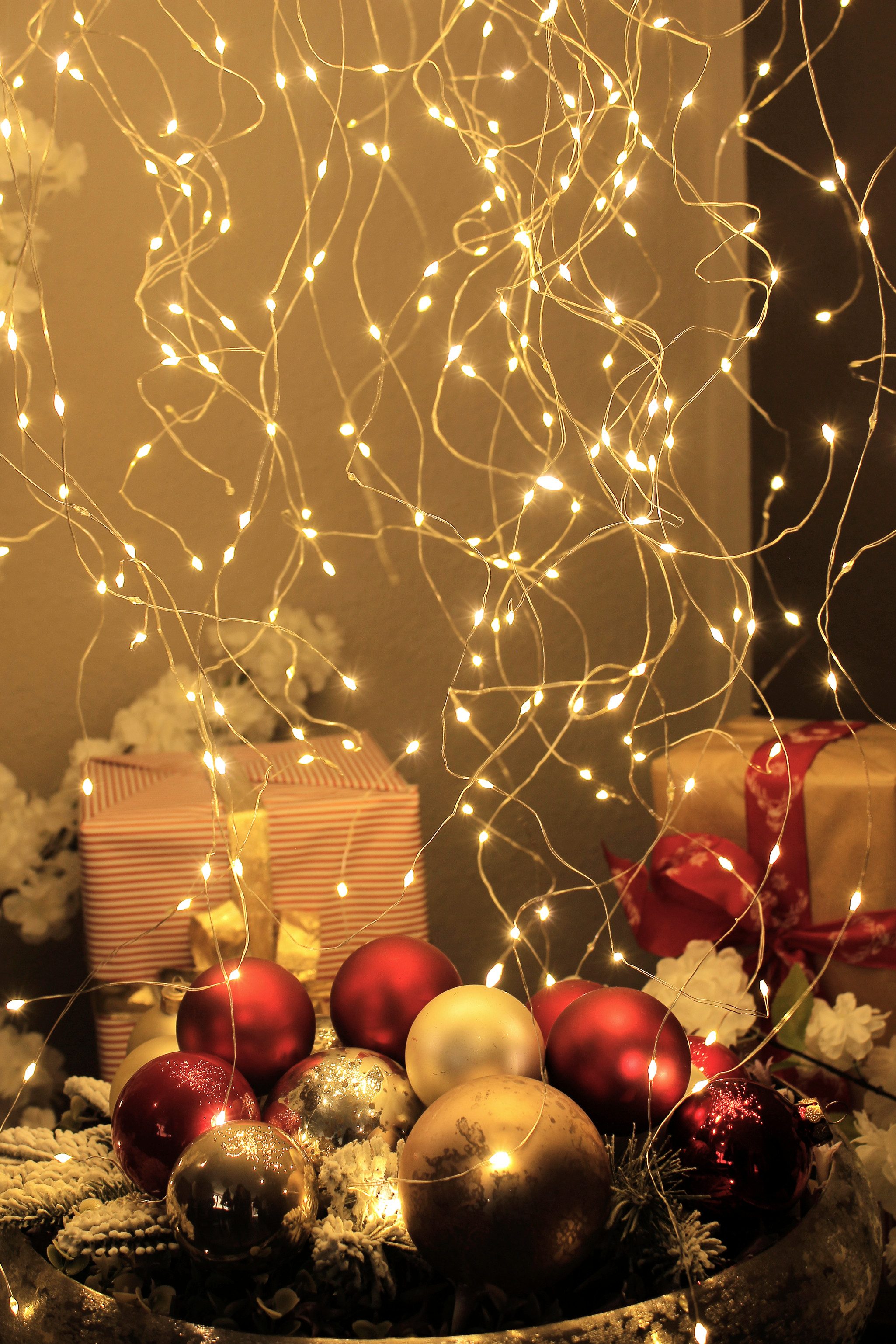 Arnusa LED-Lichtervorhang Sternenschauer LED Lichterbündel zum Aufhängen Weihnachtsbeleuchtung, 720-flammig, warmweiß für Innen und Außen mit Netzteil