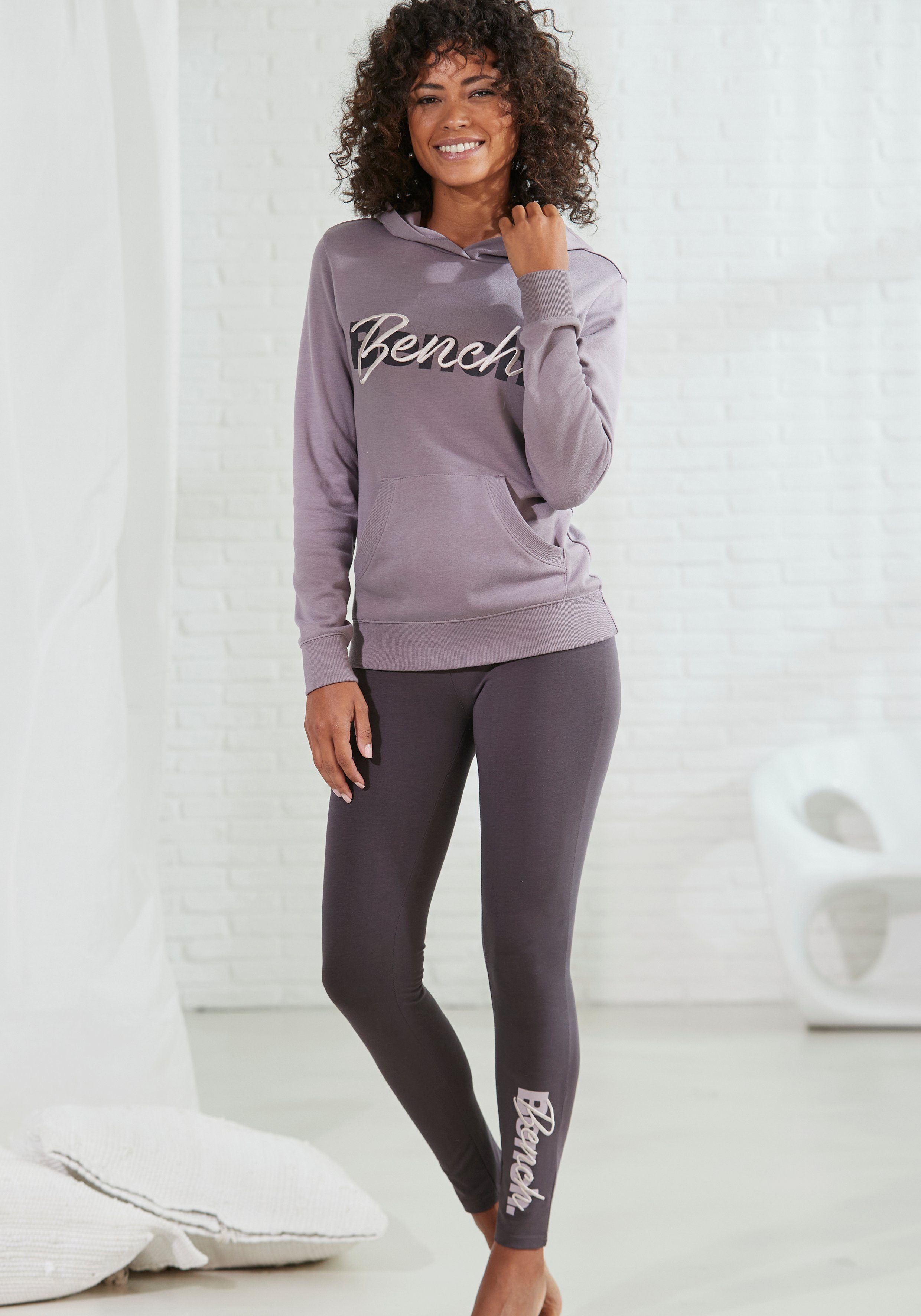 Bench. Loungewear Leggings mit Stickerei und Druck, Loungewear