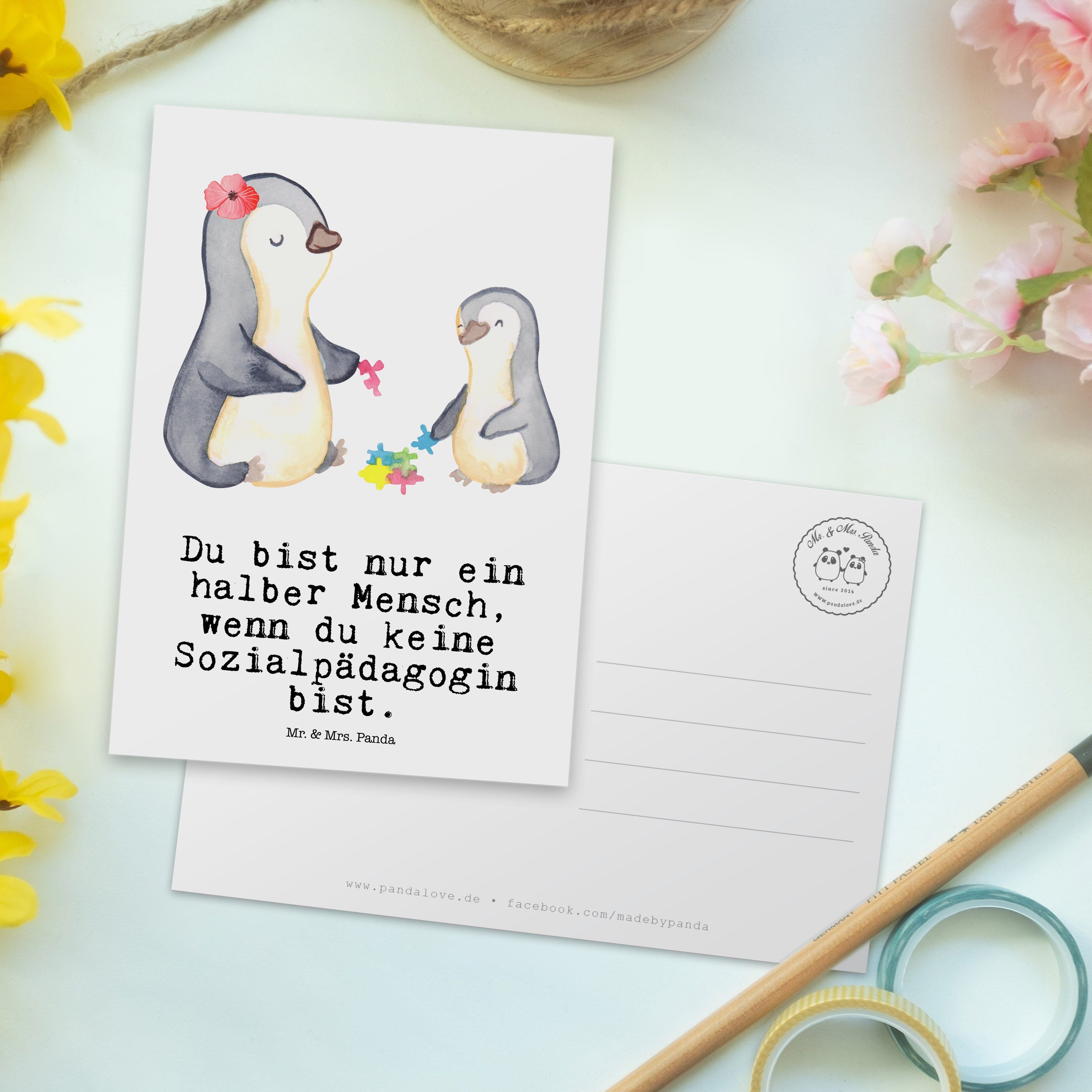Mr. & Mrs. Panda - Arbeitsko Postkarte Kollege, Weiß mit Sozialpädagogin - Danke, Geschenk, Herz