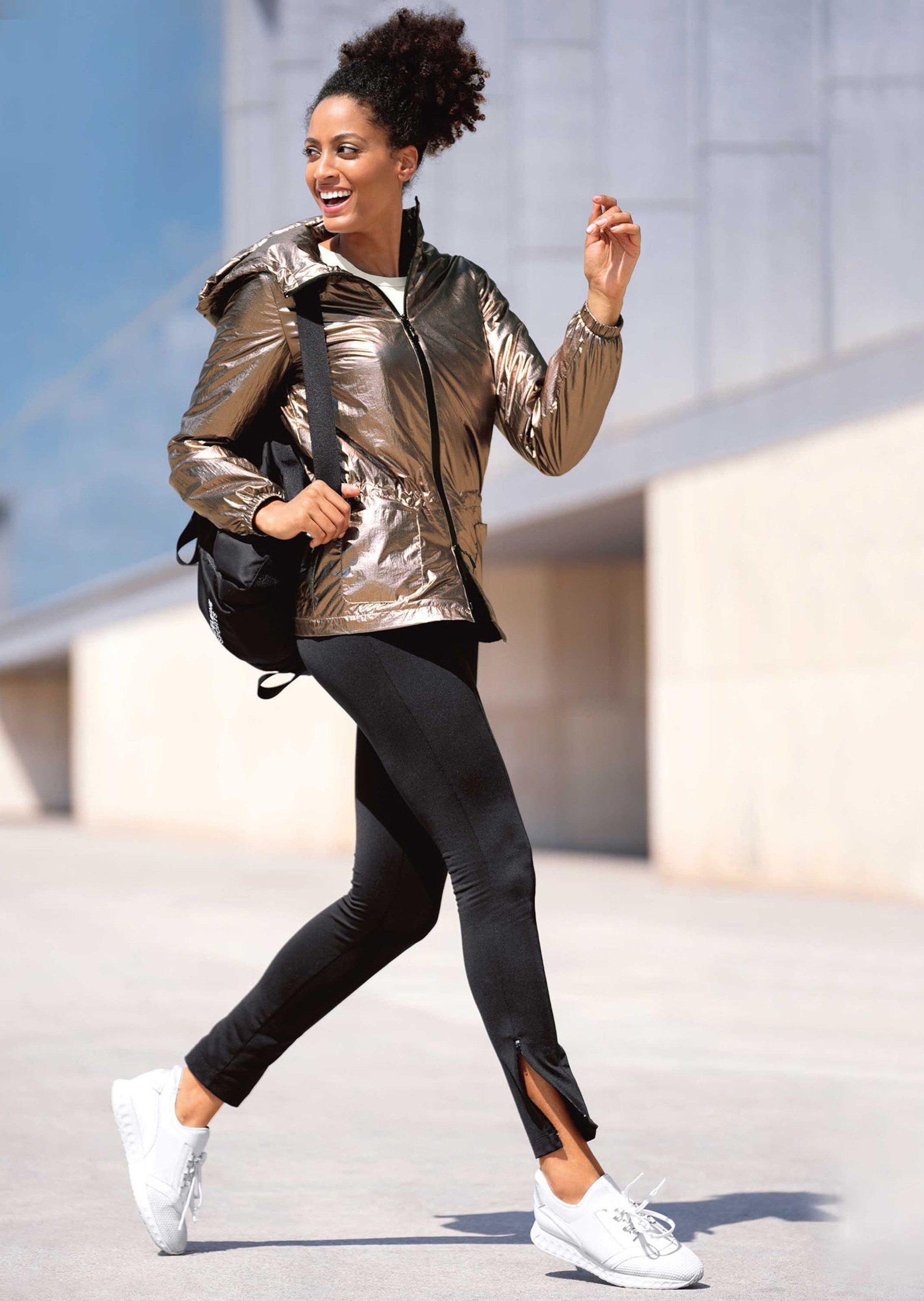 MADELEINE Outdoorjacke Kapuzenjacke im Metallic-Look
