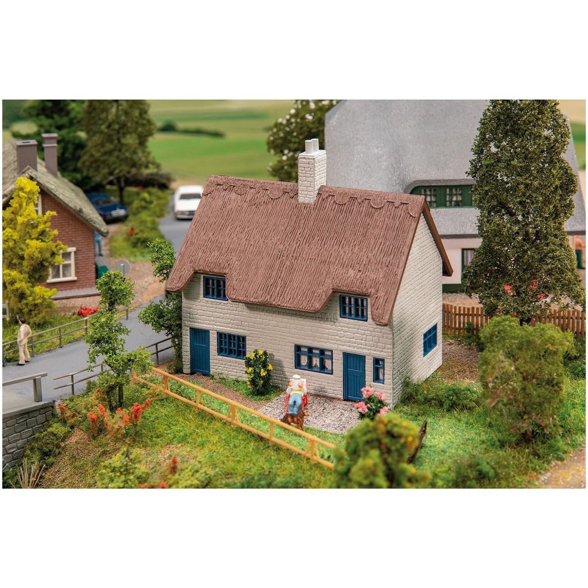 Faller Modellbausatz Faller 131322 Wohnhaus mit Strohdach Haus H0