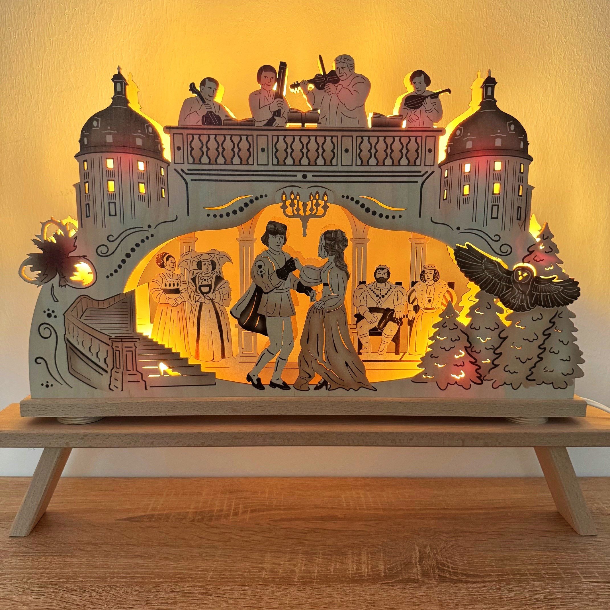 SAICO Original LED Schwibbogen aus dem Erzgebirge, Drei Haselnüsse für Aschenbrödel®, 52 x 32 cm, märchenhafte Weihnachtsdeko - Lichterbogen