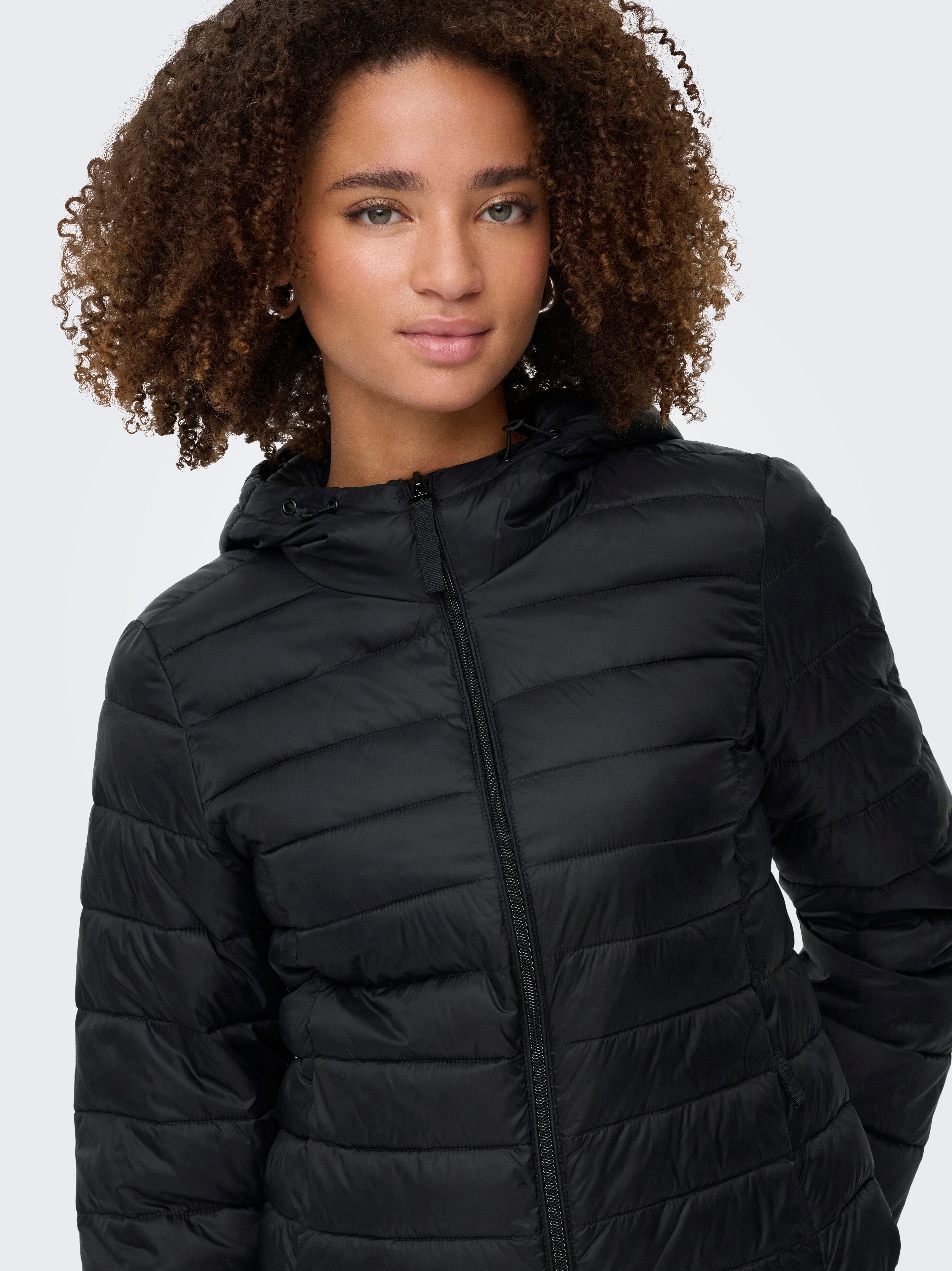 ONLY Steppjacke ONLTAHIA LW QUILTED HOOD JKT OTW CC OTW Kunstfaser