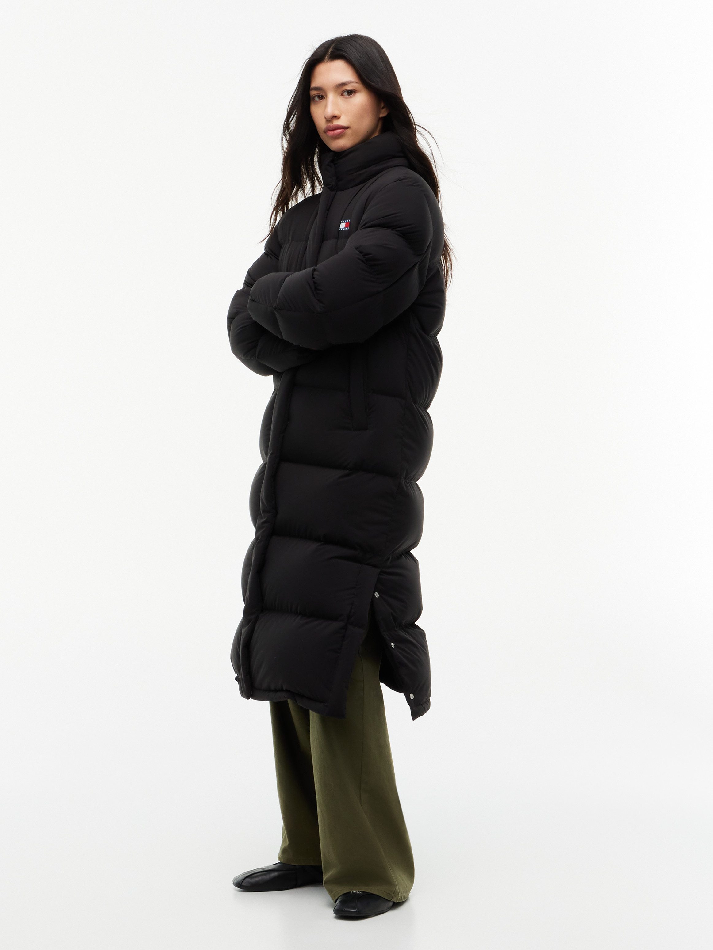 Tommy Jeans Steppmantel TJW ALASKA LONG PUFFER EXT mit seitlichen Schlitzen mit Druckknopfverschluss – Bild 3 von 5