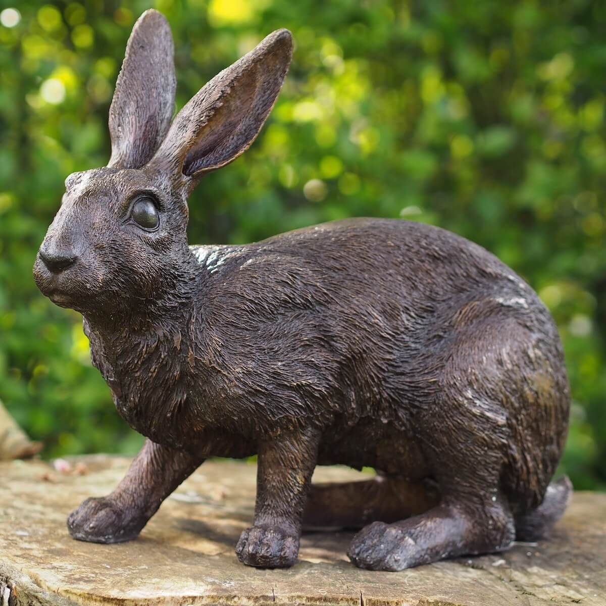 bronZartes Gartenfigur Bronzeskulptur "Sitzender Hase"