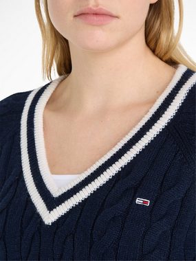 Tommy Jeans V-Ausschnitt-Pullover TJW V-NECK CABLE SWEATER mit Logostickerei