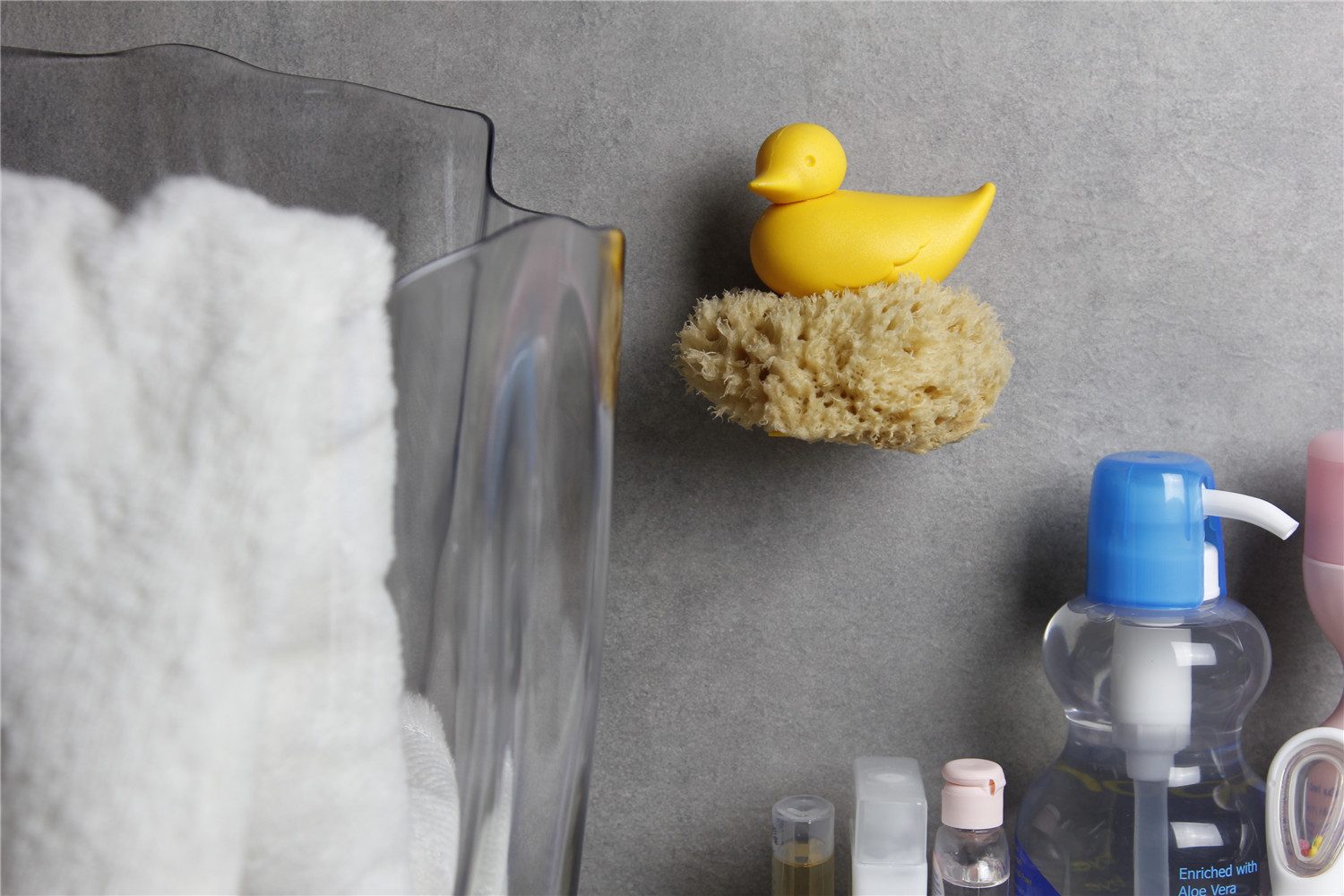 Qualy Design Schwammhalter Ente gelb, (Kunststoff, 2-tlg., Saugnäpfe und 1 Schwamm inklusive), Duck Sponge, ca. 8,5 x 5 x 9 cm