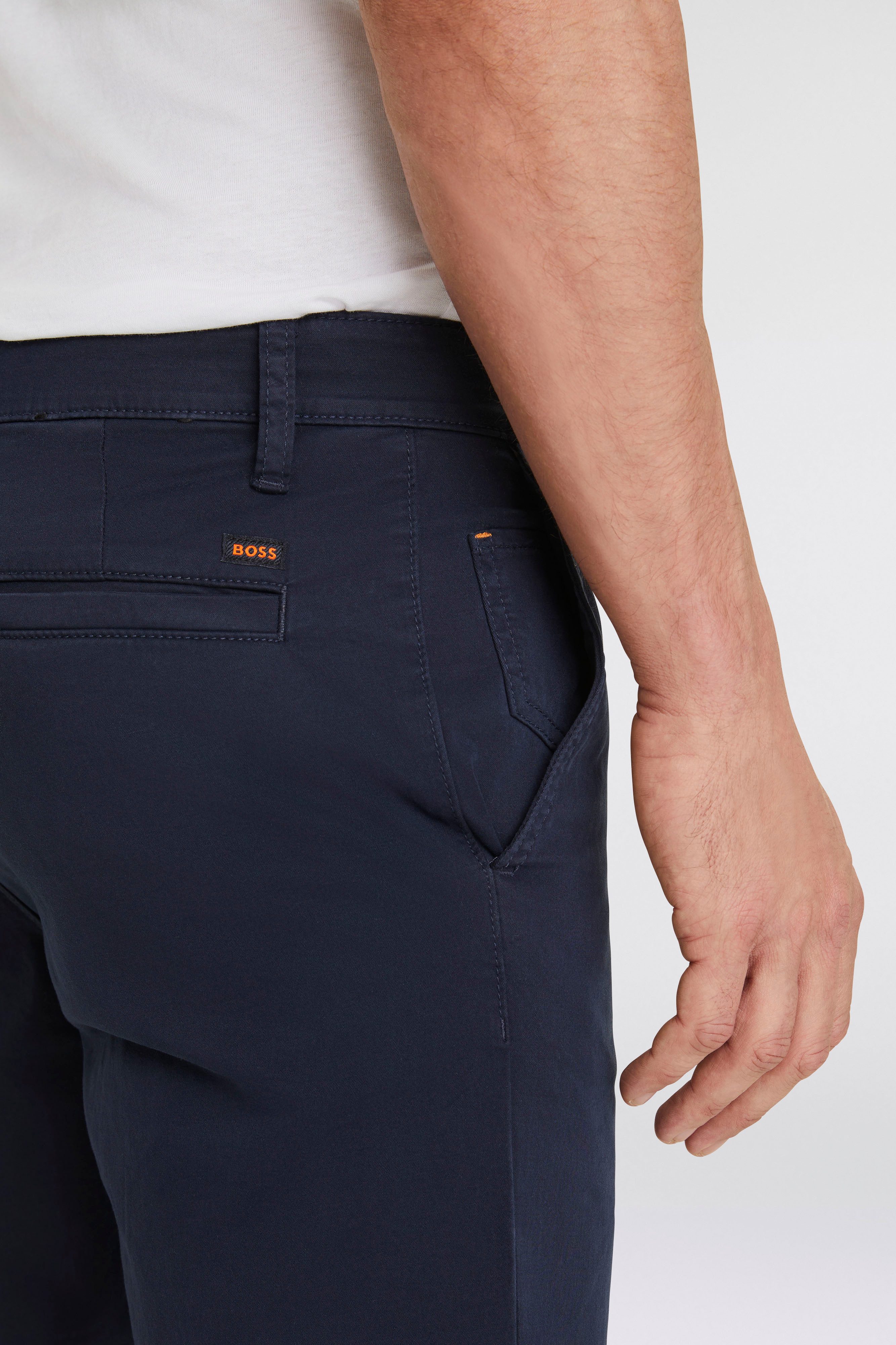 BOSS ORANGE Chinohose tapered mit BOSS Logo hinten